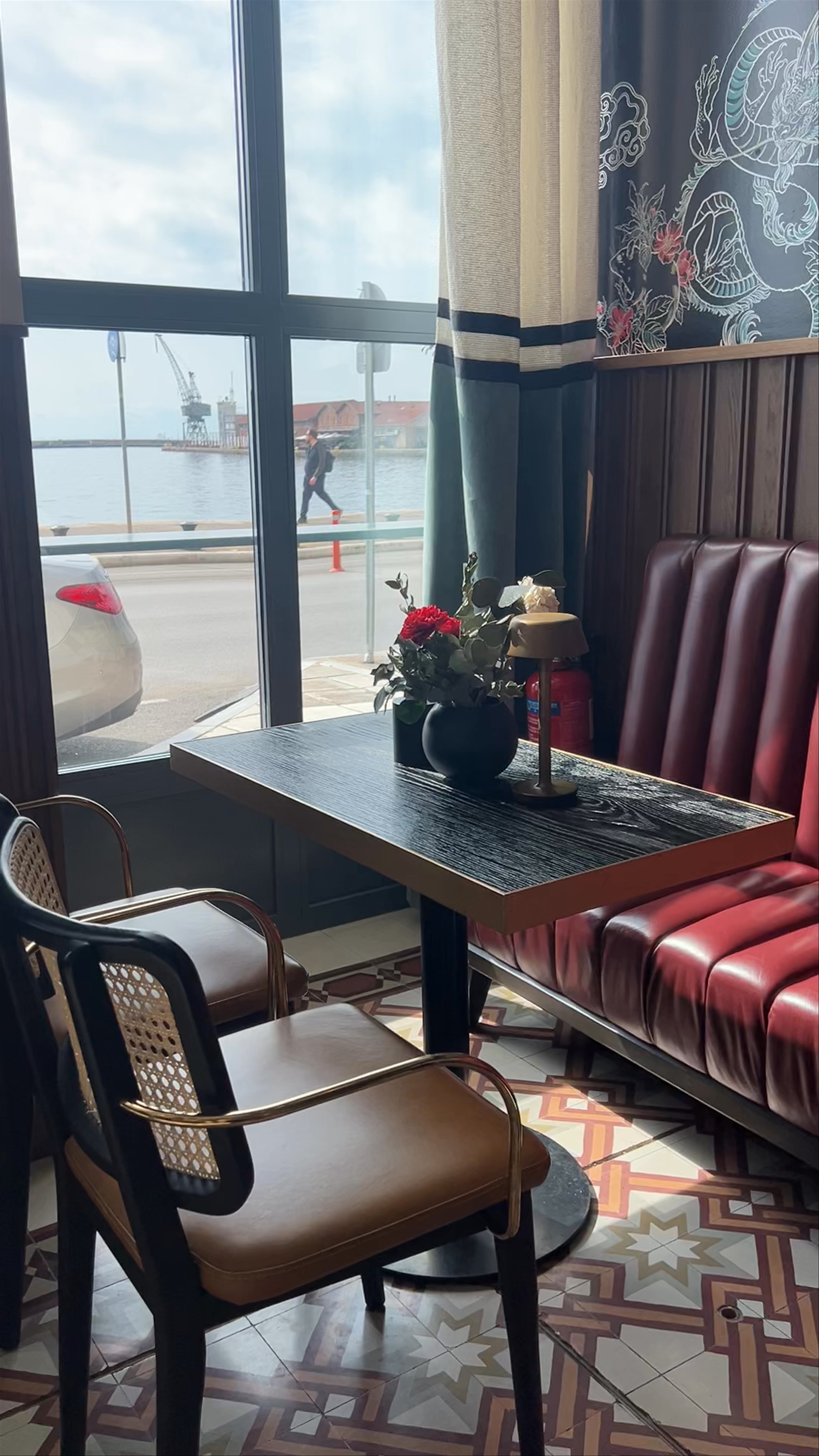 Cozy Café with Harbor View on Leoforos Nikis, Thessaloniki