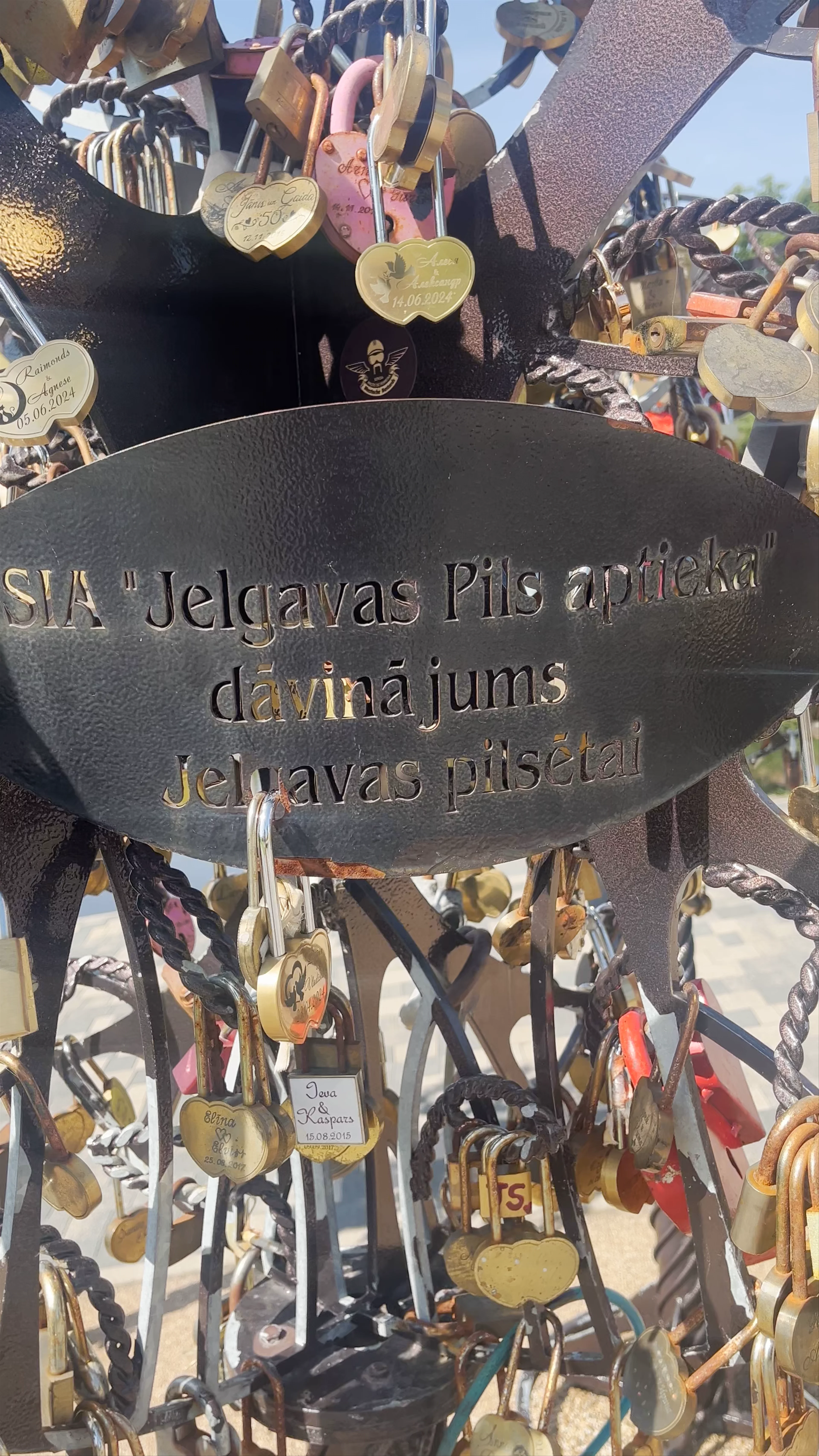 Love Lock Trees, Pasta Sala