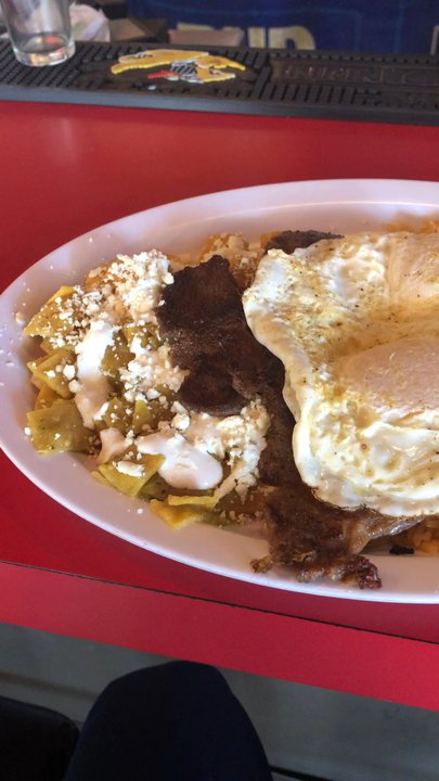 Tacon Ganas - Chilaquiles con carne y 2 huevos - Mexican Near Me - Dallas, Texas