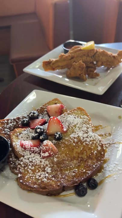 SERV Restaurant - French toast and fish and grits - Bars Near Me - Memphis, Tennessee