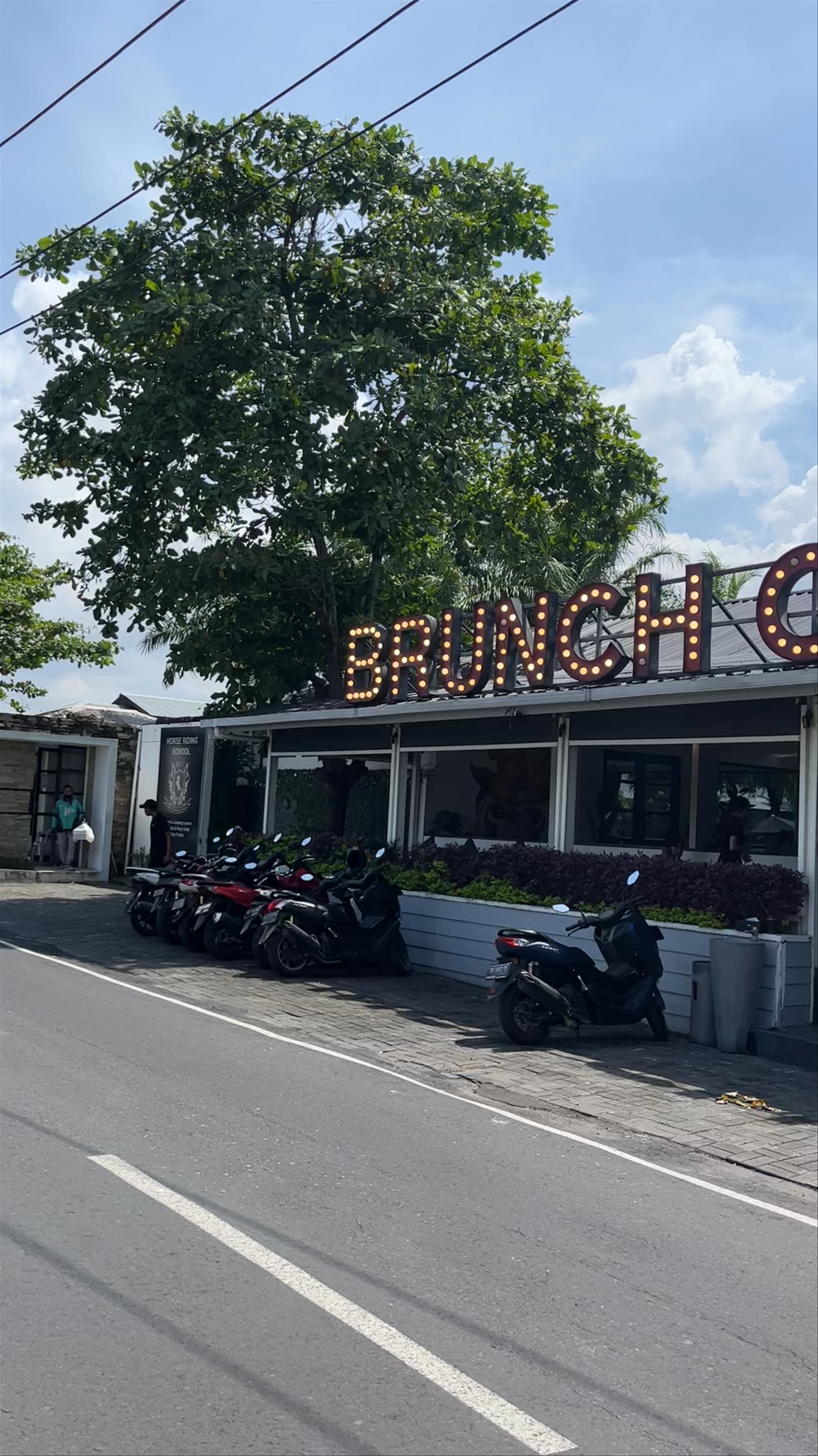 Brunch Club Berawa: Tropical Chill Vibes in Canggu, Bali