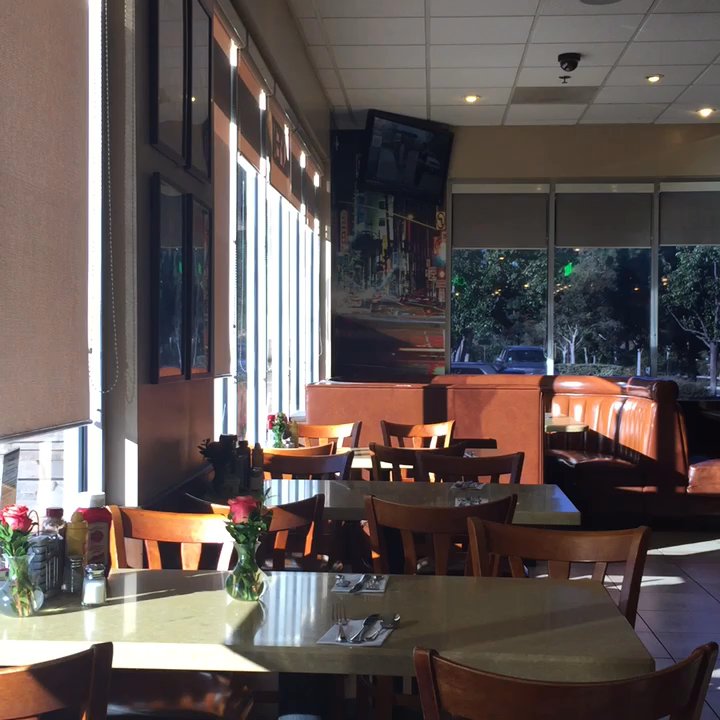 Pickles Deli Restaurant & Catering - I'm here on a Tuesday morning at 9:00 so it's a little slow. - Delis Near Me - Newbury Park, California