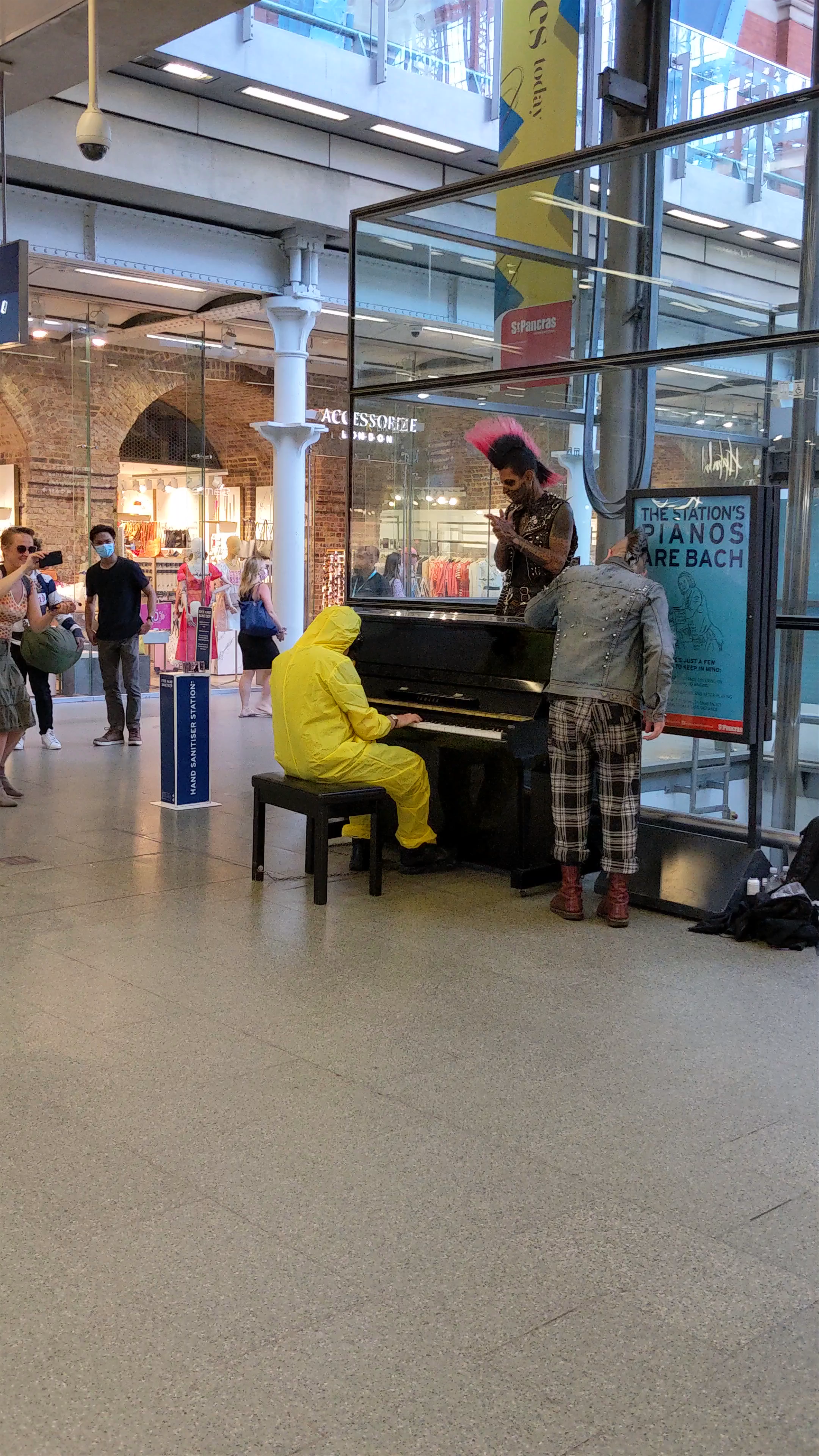 Live Street Music & Eclectic Vibes at St Pancras Station, London