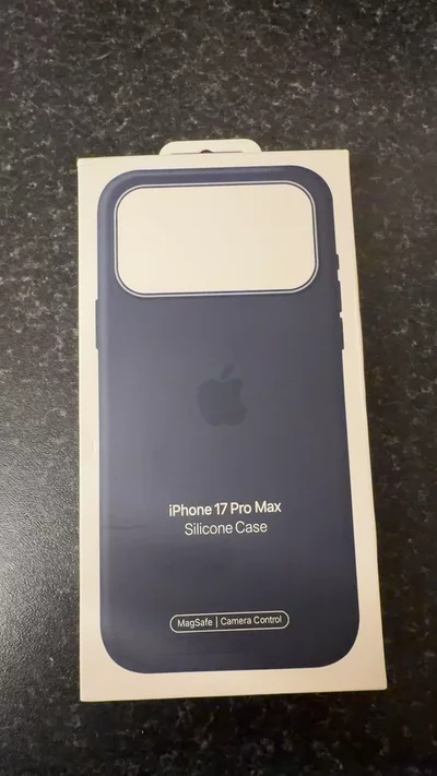 Apple iPhone 17 Pro Max Silicone Case-MagSafe-midnight colour