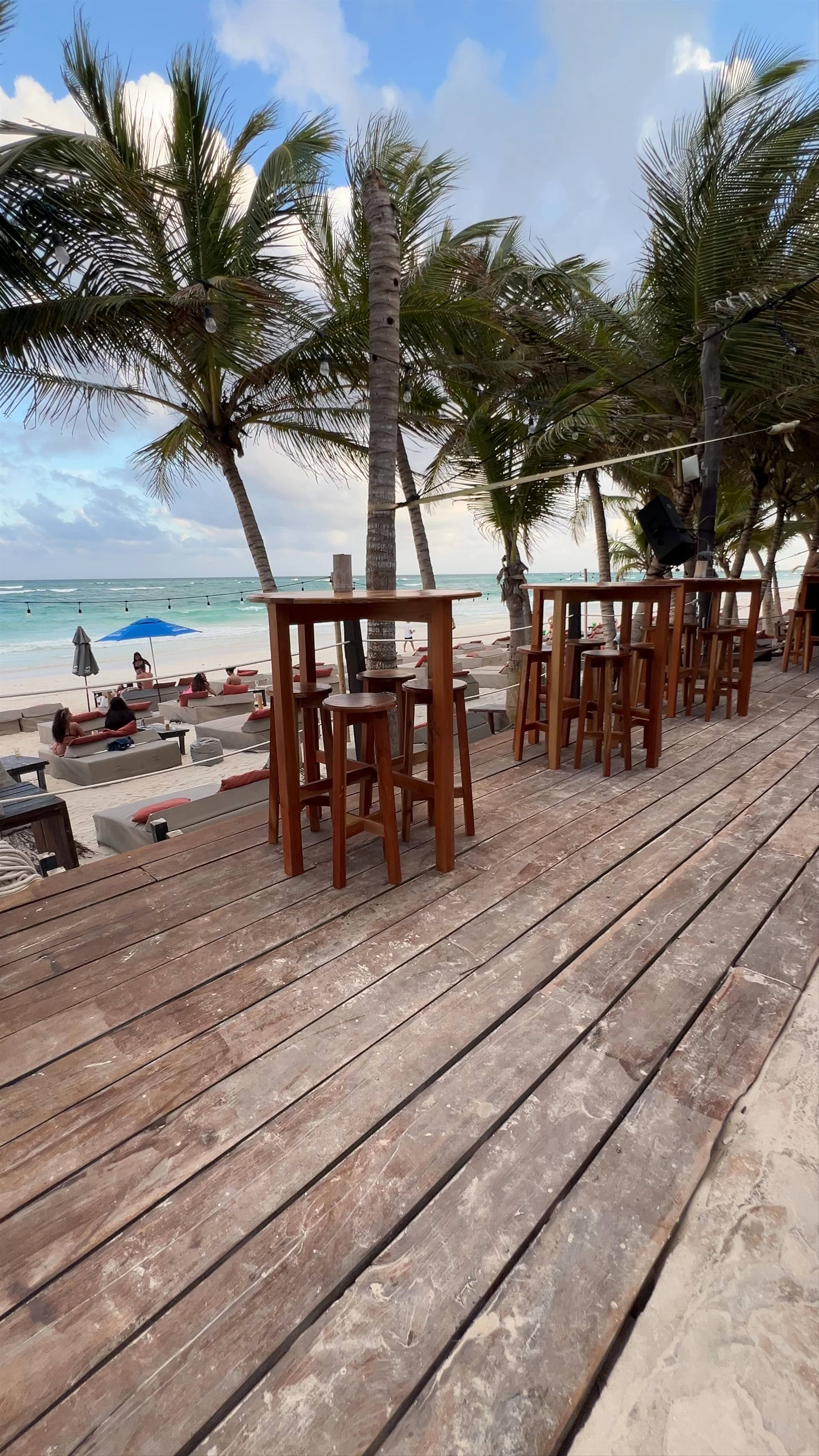 Mia Restaurant & Beach Club: Luxe Beachside Vibes in Tulum