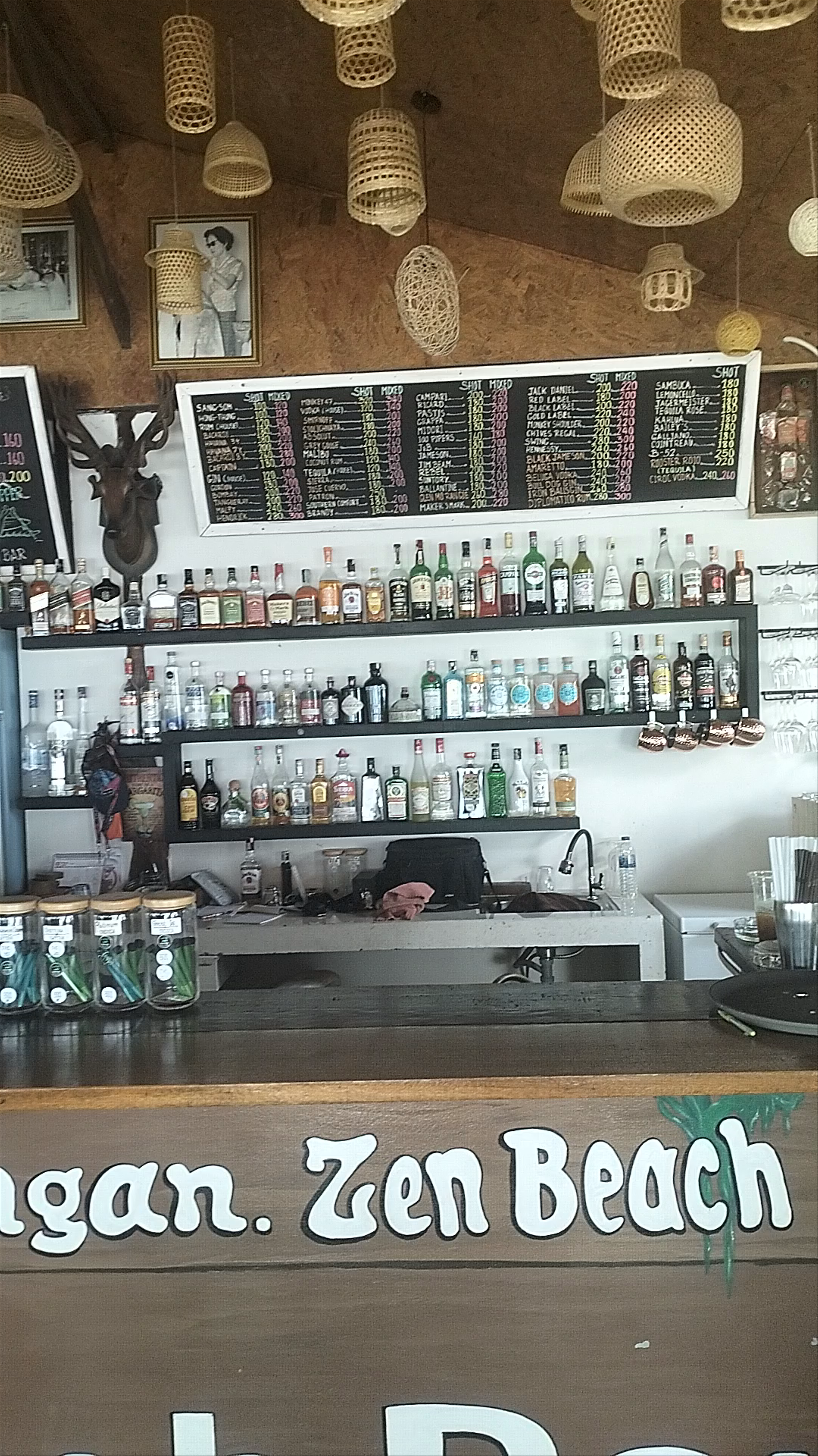 Grasshopper Beach Bar