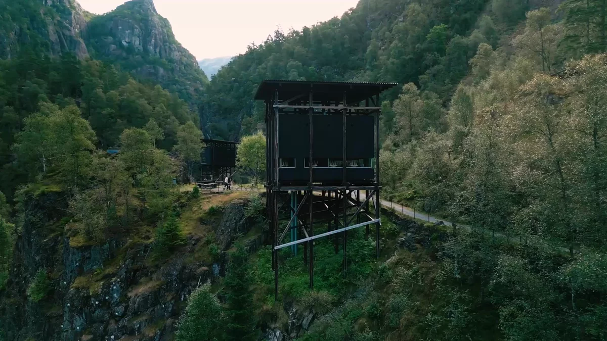 A café and gallery near old mines.