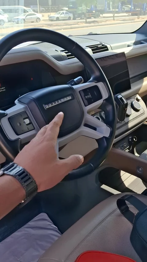 لاند روفر ديفندر HSE 2022