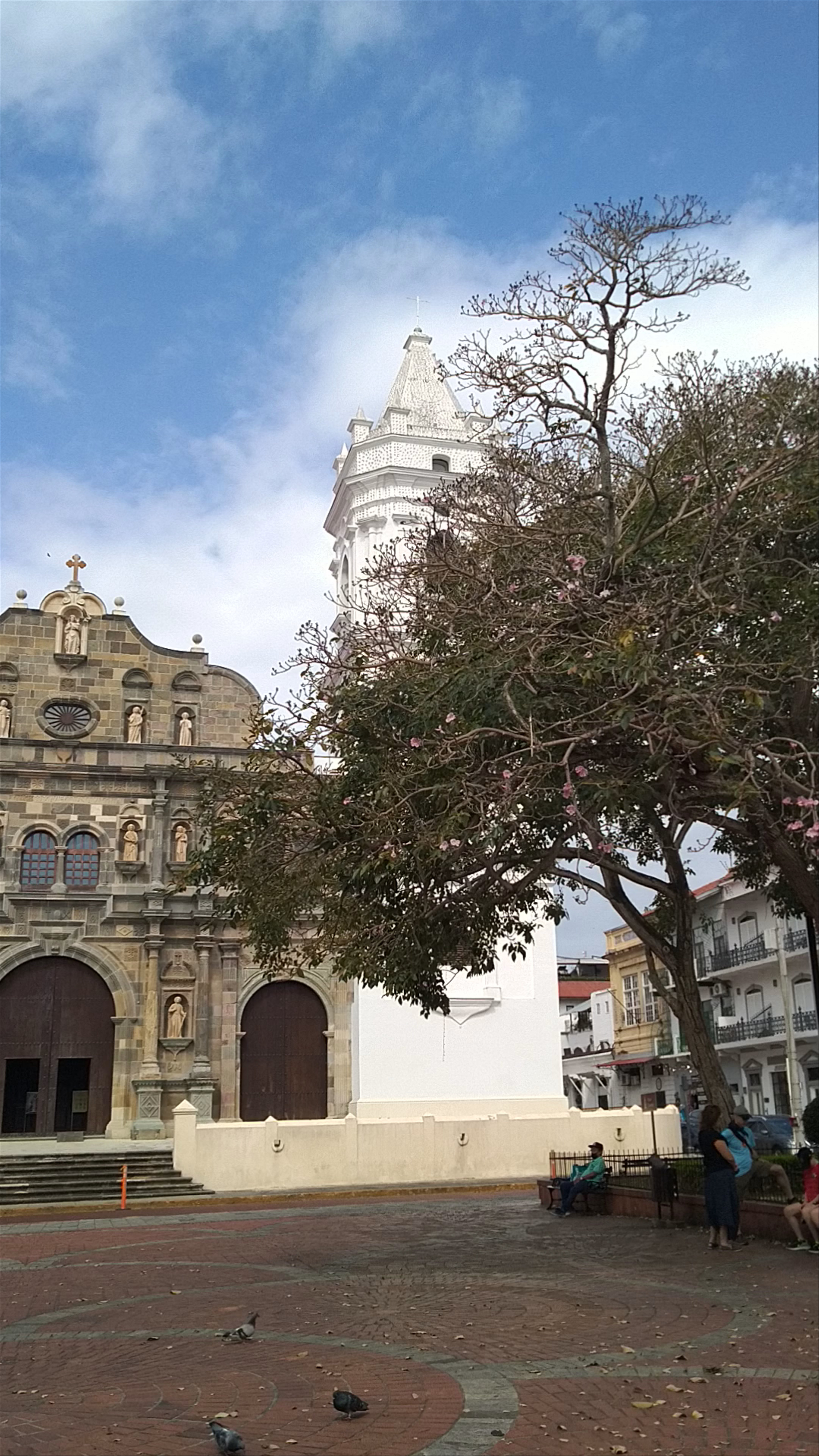 Plaza de la Independencia: Historic Heart of Panama City