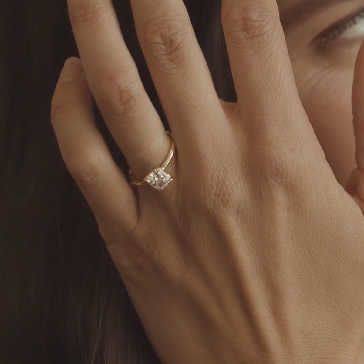 The Signature | Radiant | Platinum | bandAccent: Plain | bandWidth: standard | hiddenHalo: no | diamondOrientation: vertical | caratWeight: other