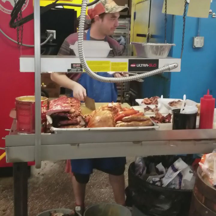 Carter's Bar-B-Que - Meat cutting - Barbeque Near Me - Longview, Texas