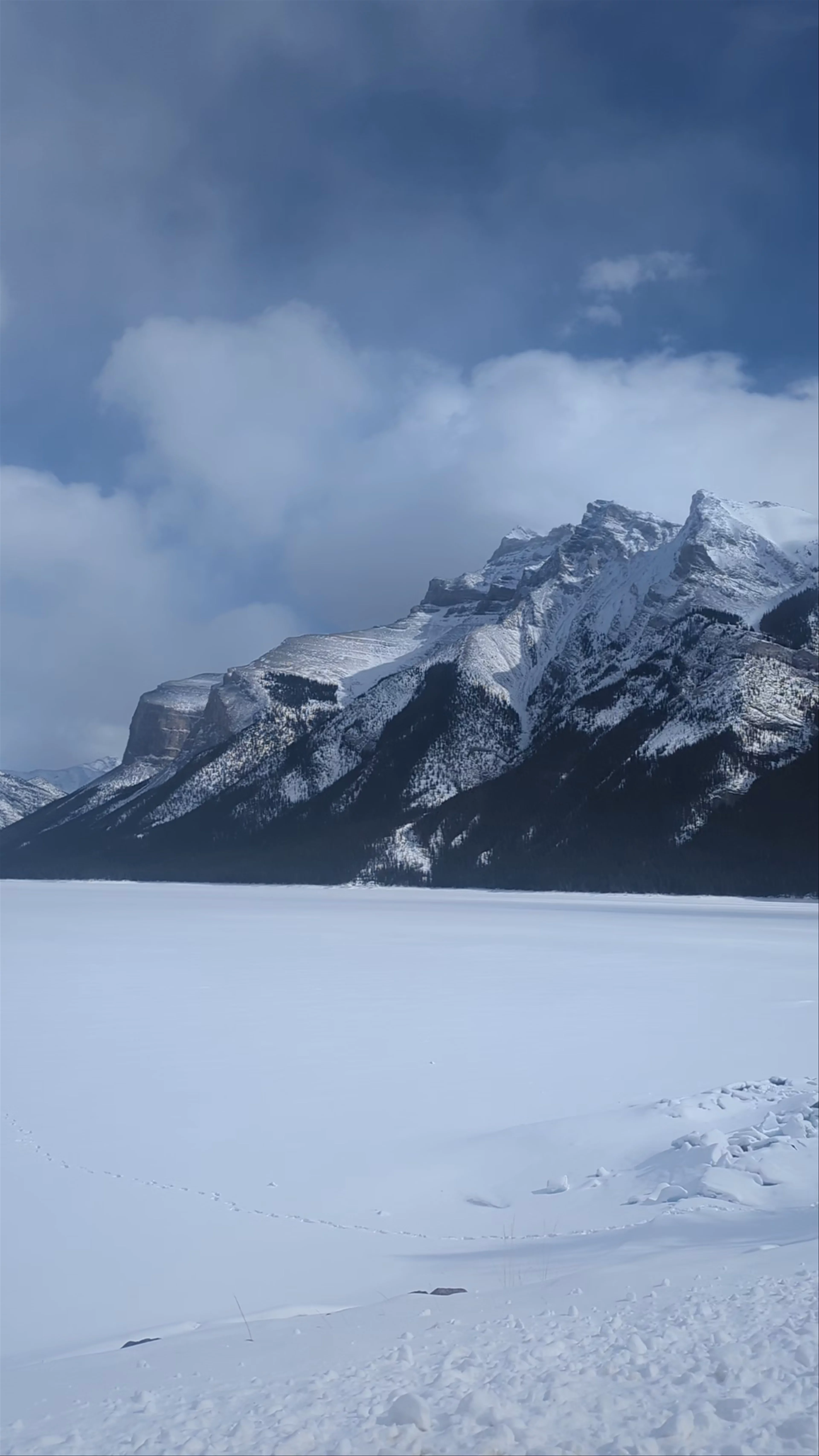 Lake Minnewanka Parking Lot, Lake Minnewanka Scenic Drive