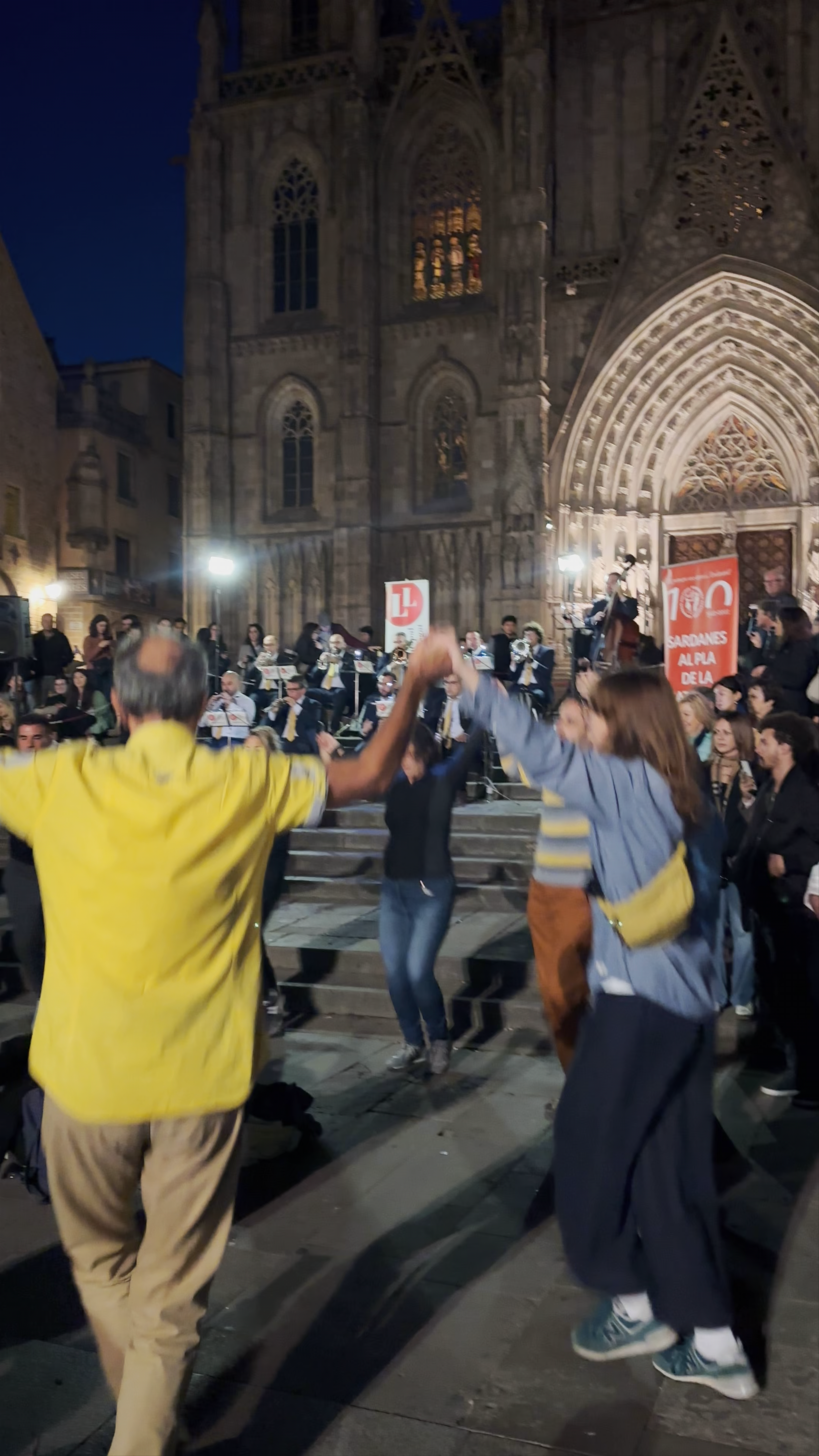 Plaça de Garriga i Bachs: Nighttime Sardana Dance in Barcelona