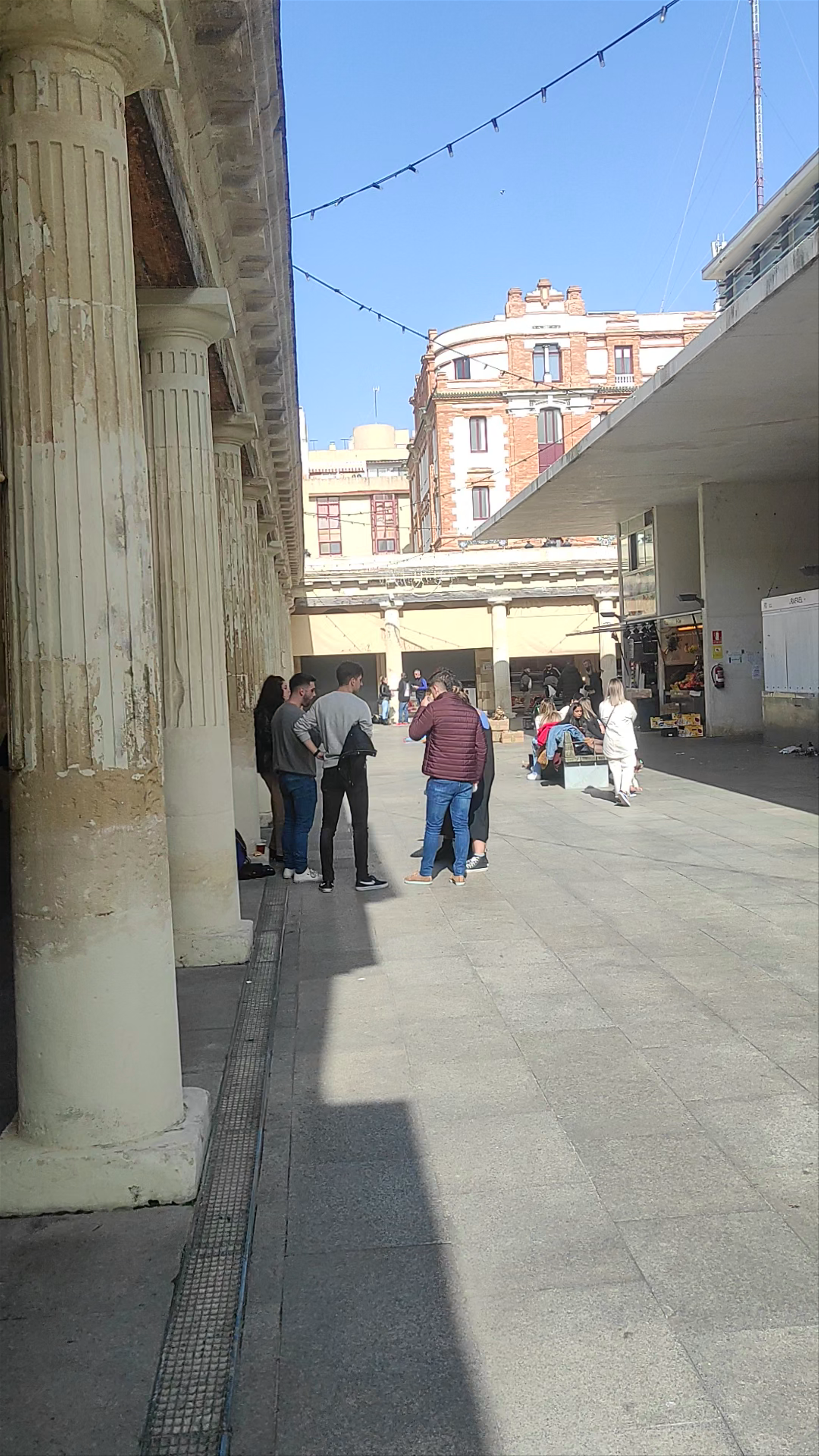 Mercado Central Cádiz: Vibrant Local Market Experience in Andalusia