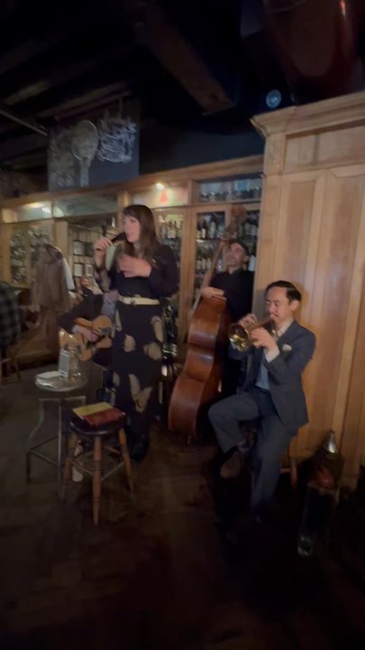 Independence Bar - Great Jazz Band playing on Sunday afternoon - Bars Near Me - New York, New York