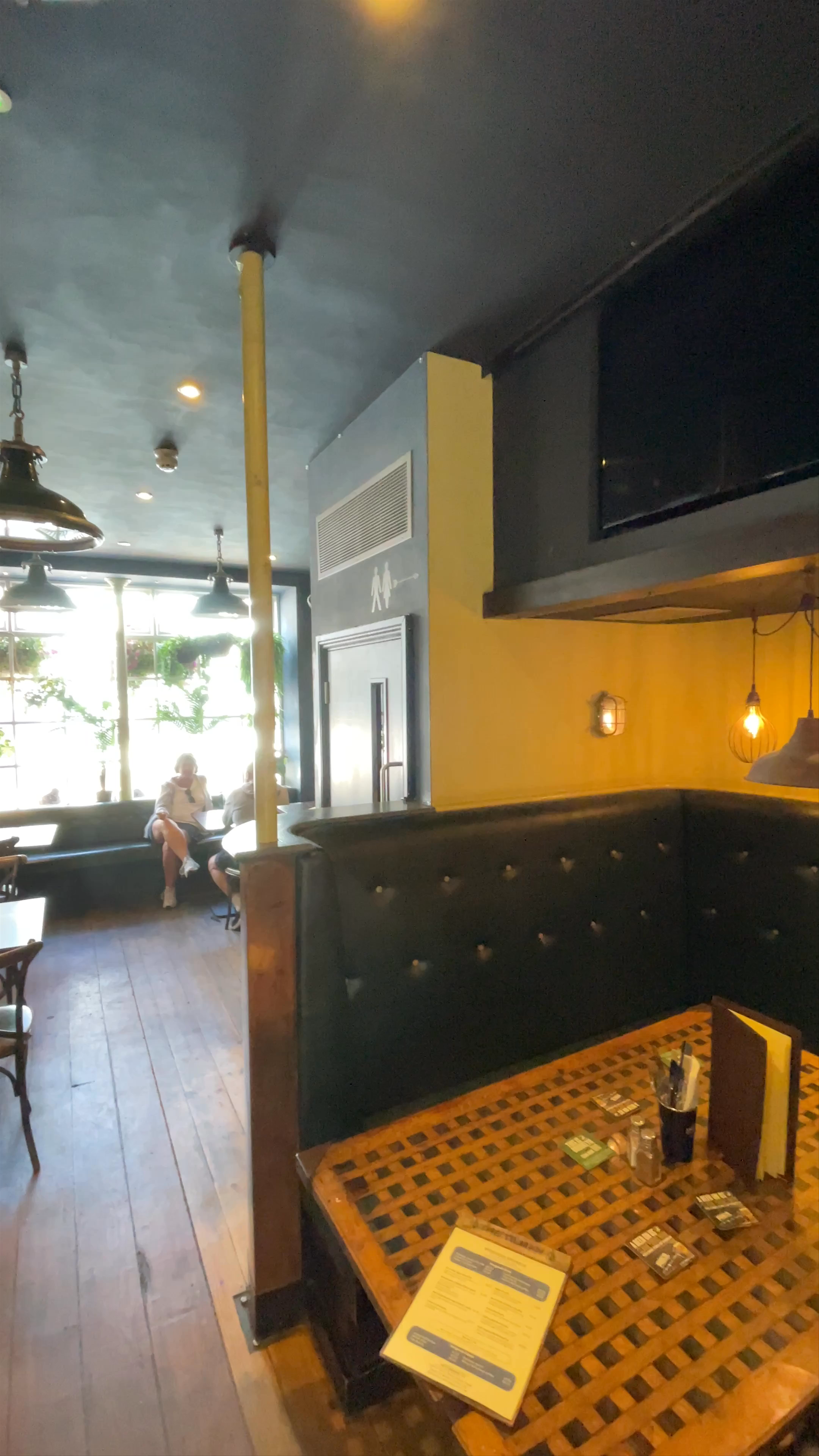 The Tilman: Cozy Local Pub Atmosphere in Barmouth, Wales