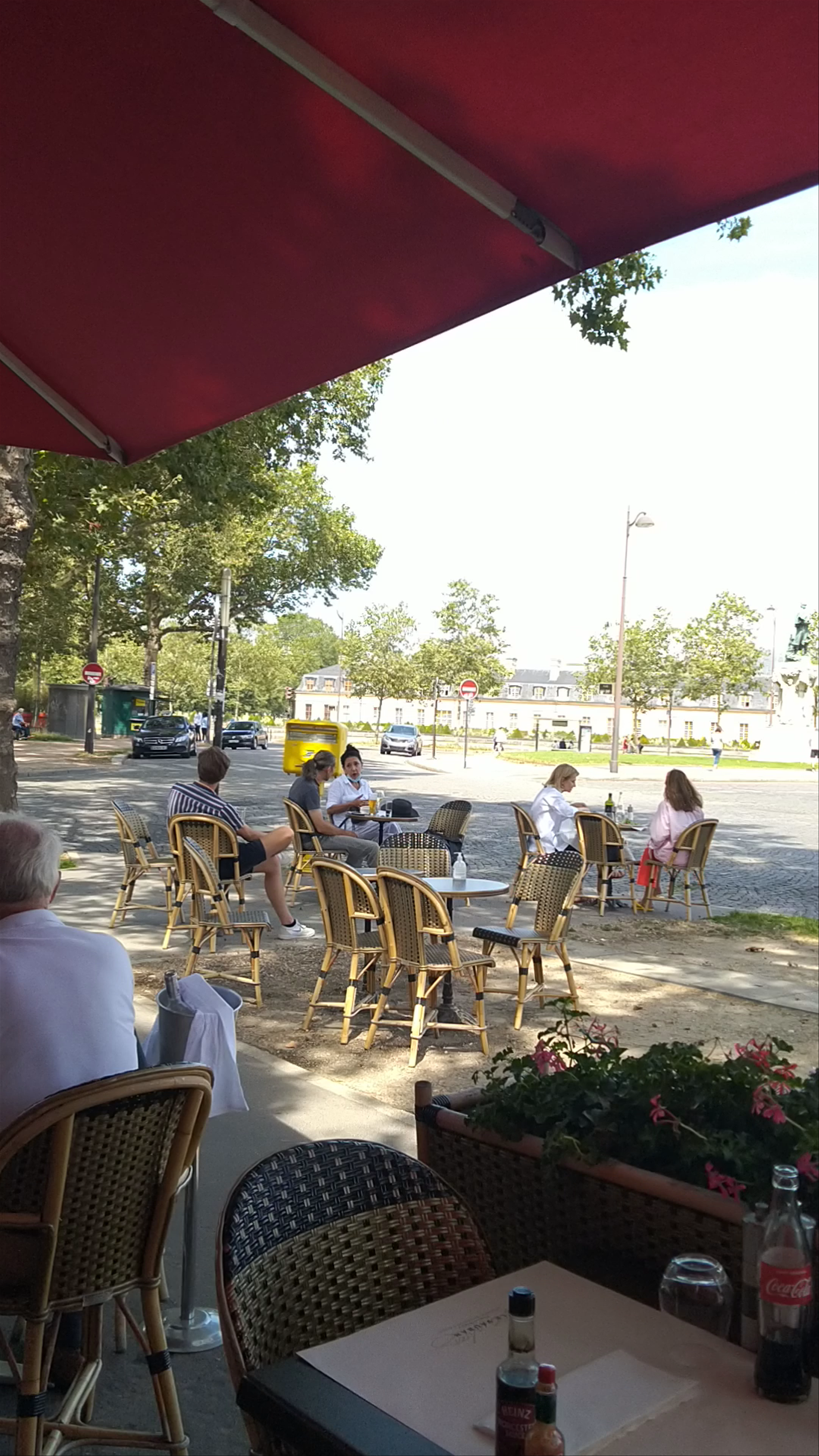 Le Vauban Café Ambience Overlooking Les Invalides, Paris