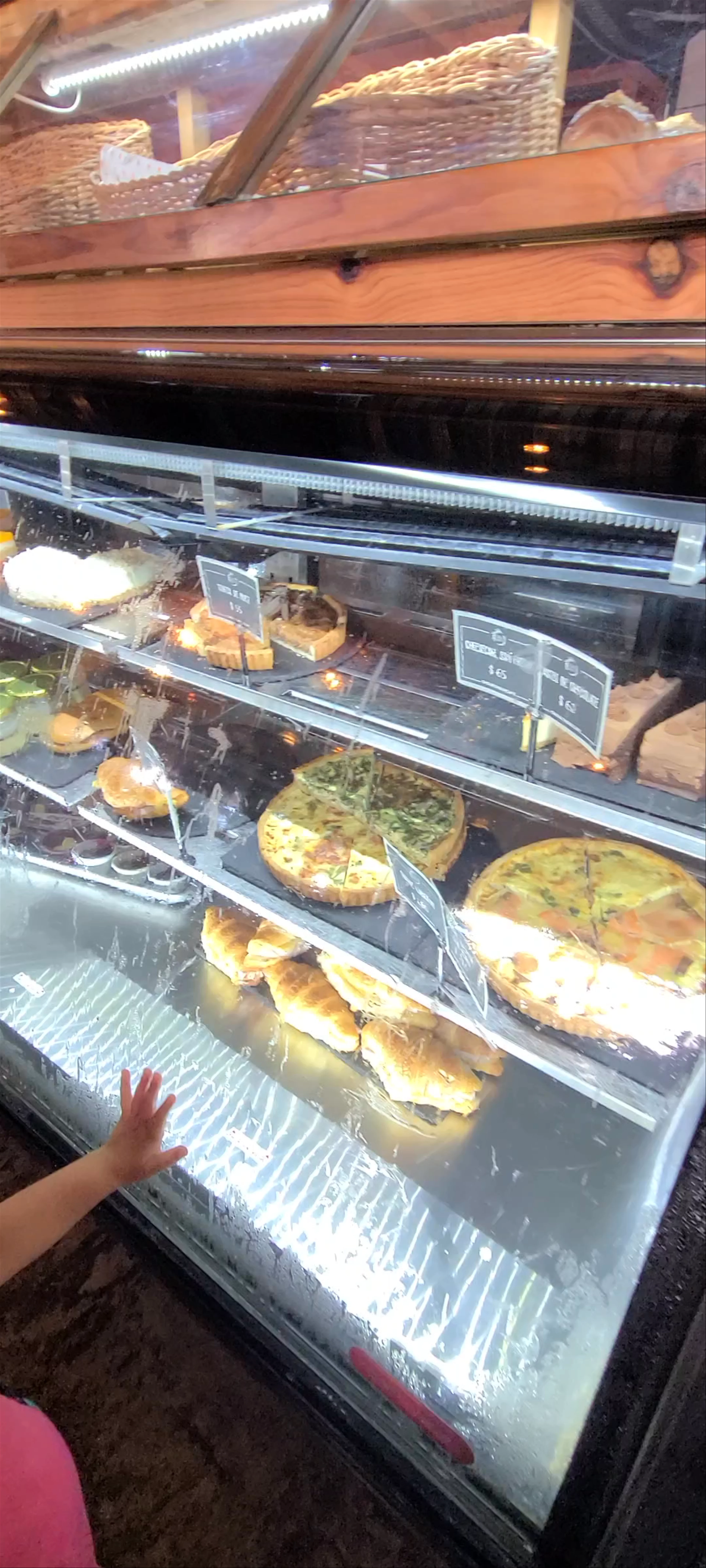 Choux Choux Cafe