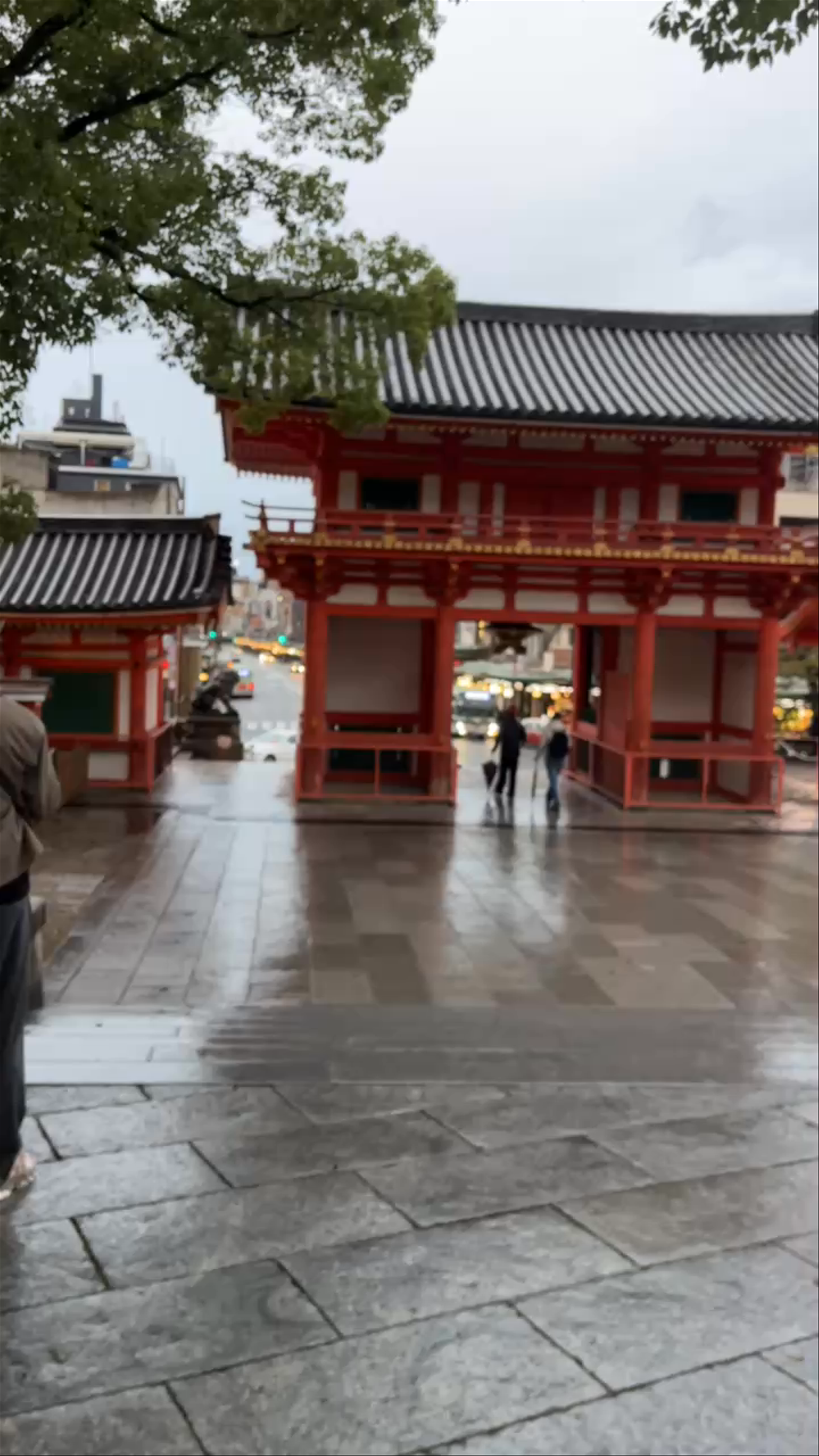 Yasaka Jinja Nishiromon Gate (Western Tower Gate)