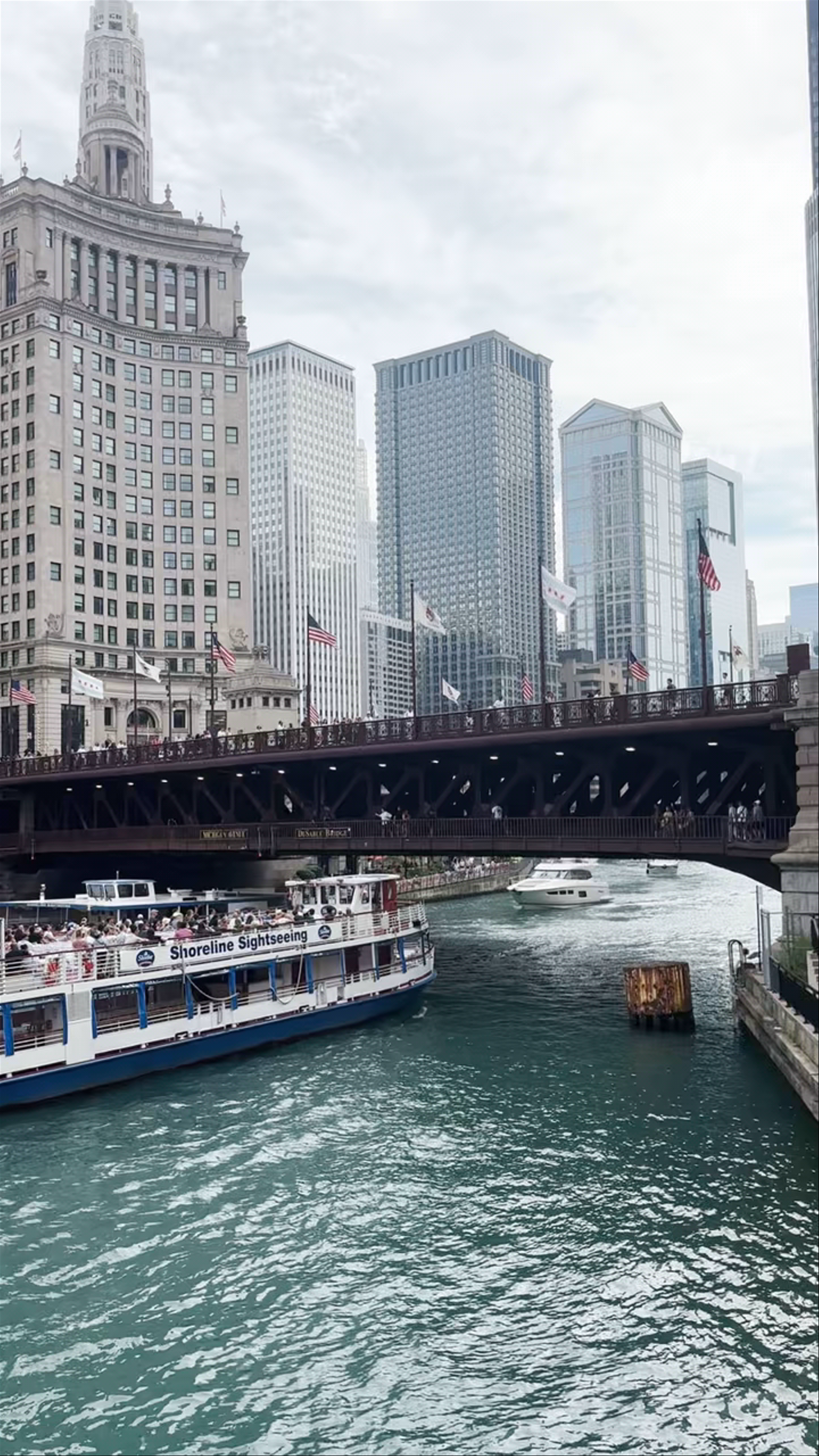 Chicago River Sightseeing Cruise on Shoreline North Michigan Avenue