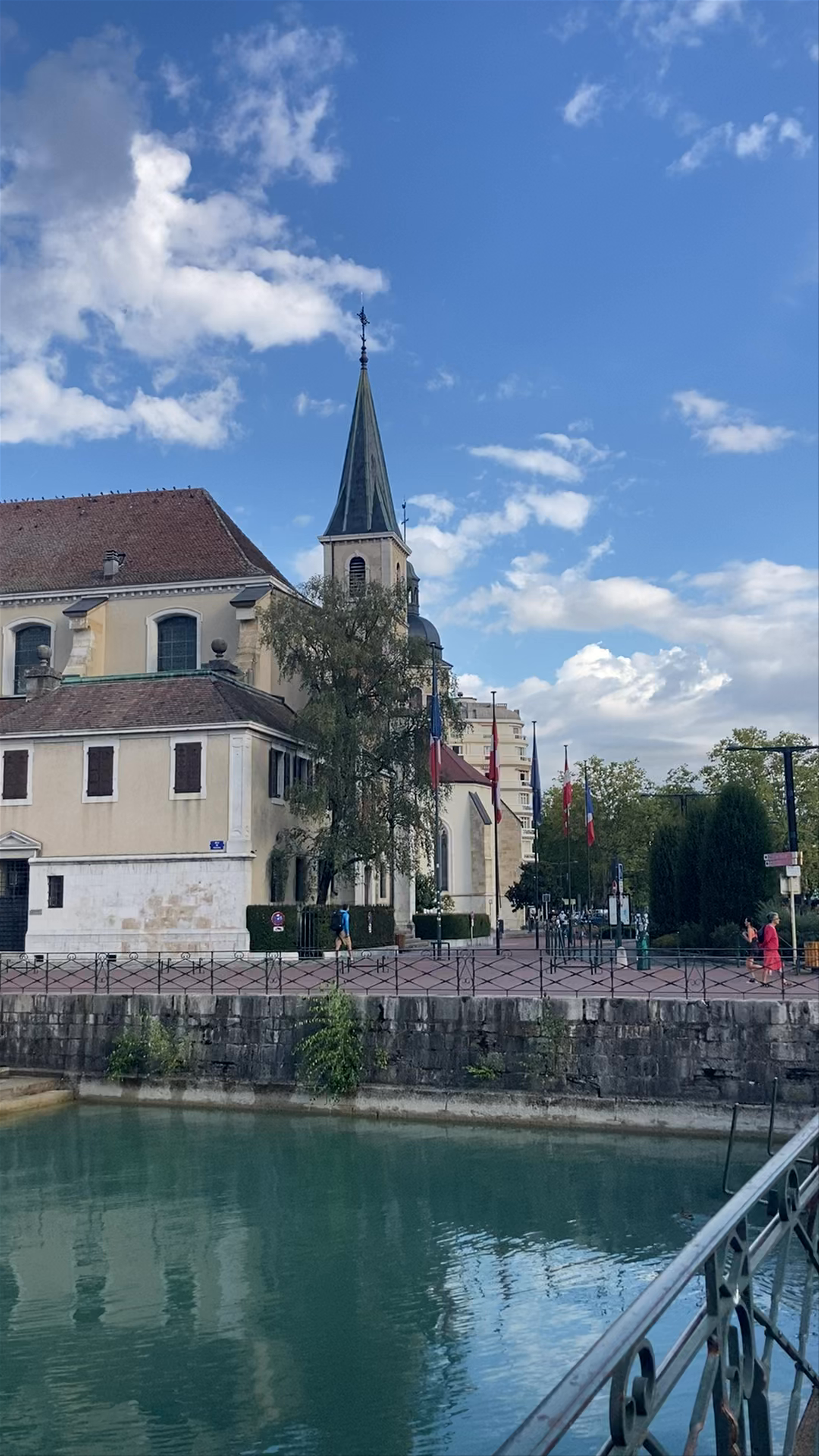 Église Saint-François de Sales: A Serene Riverside Landmark in Annecy