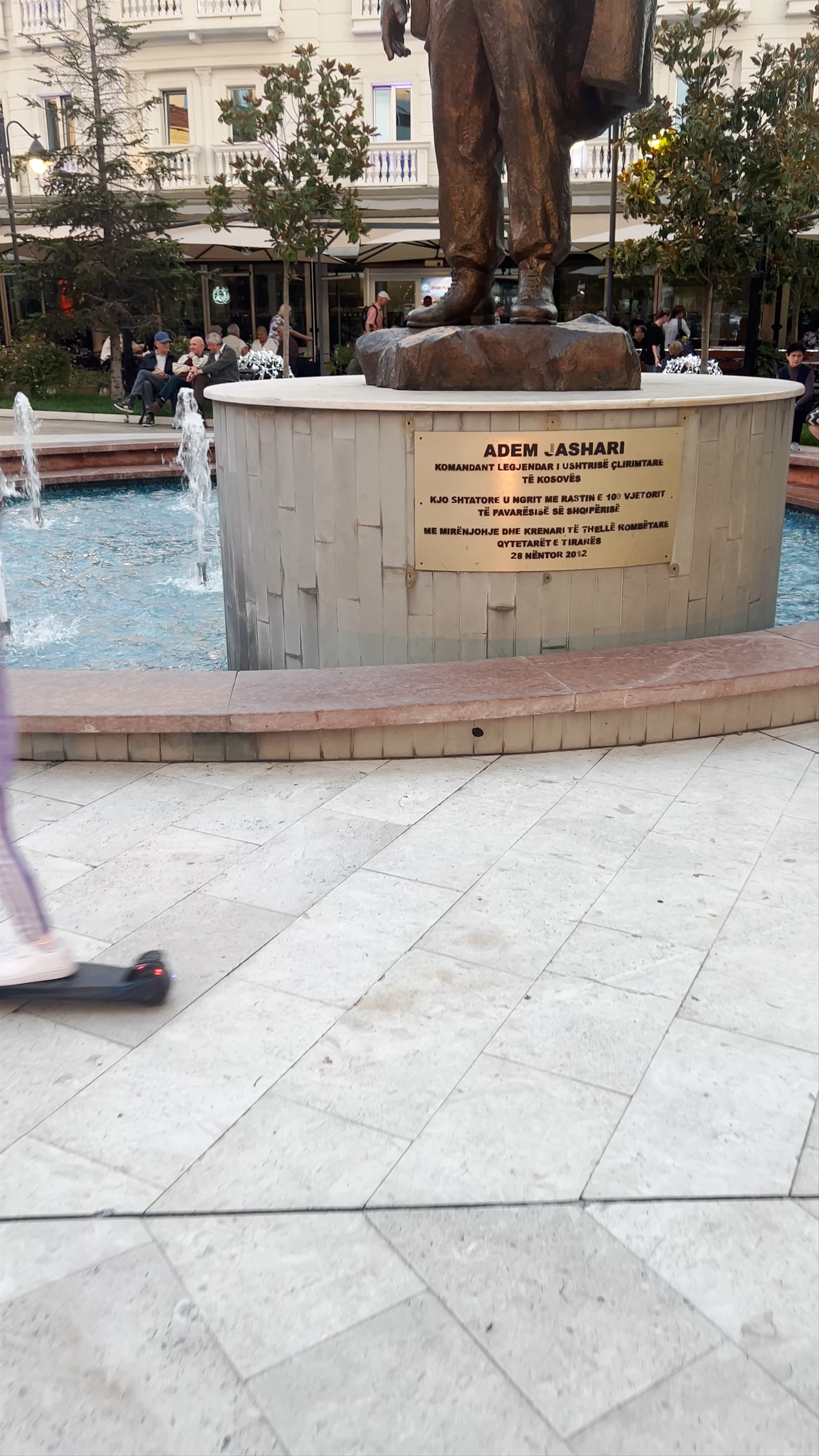 Statuja e Adem Jasharit, Rruga e Durrësit, Tirana, Albania