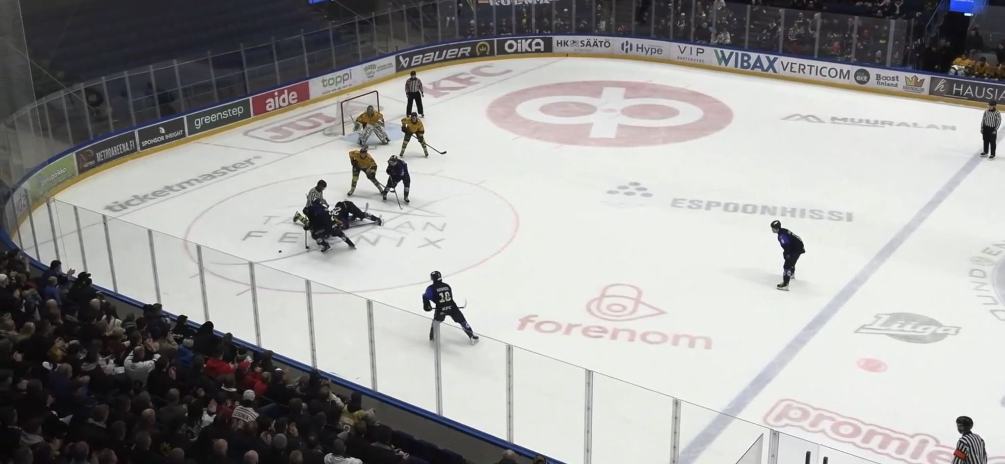 Aapo Katavisto's Goal ties it at the end of championship clinching game. (Gold for Kiekko-Espoo)