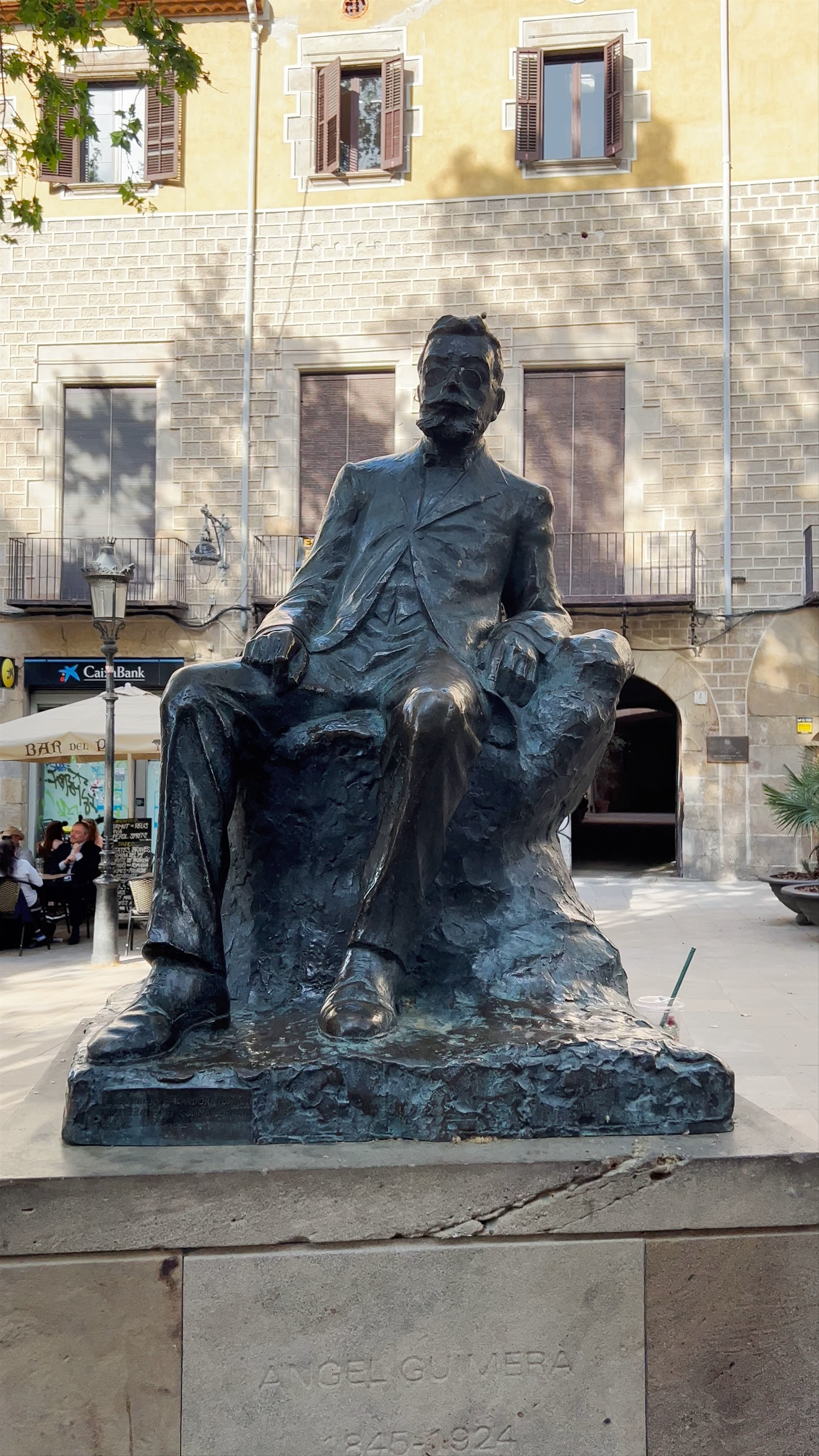 Monument a Àngel Guimerà