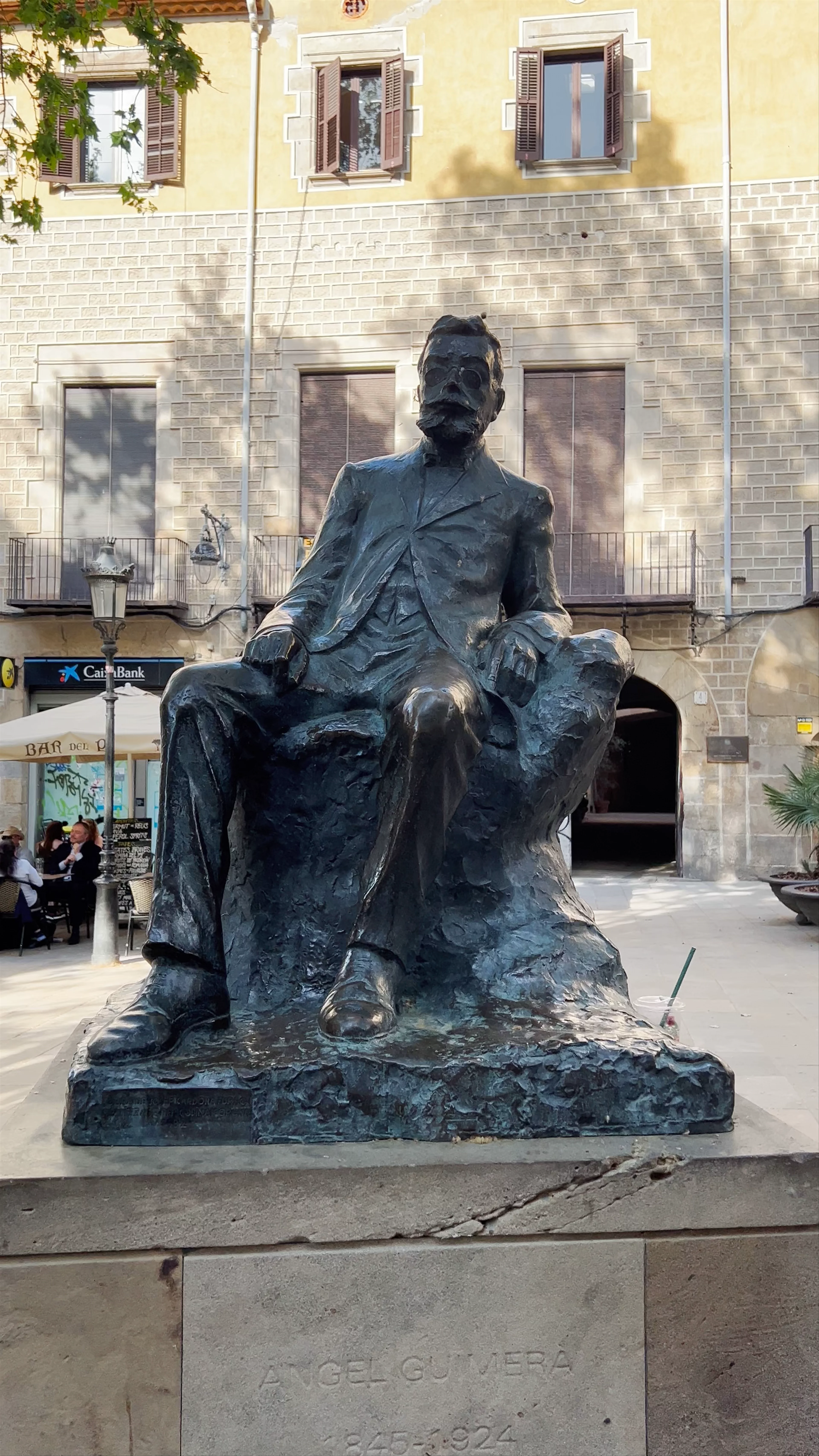 Monument a Àngel Guimerà, Plaça de Sant Josep Oriol