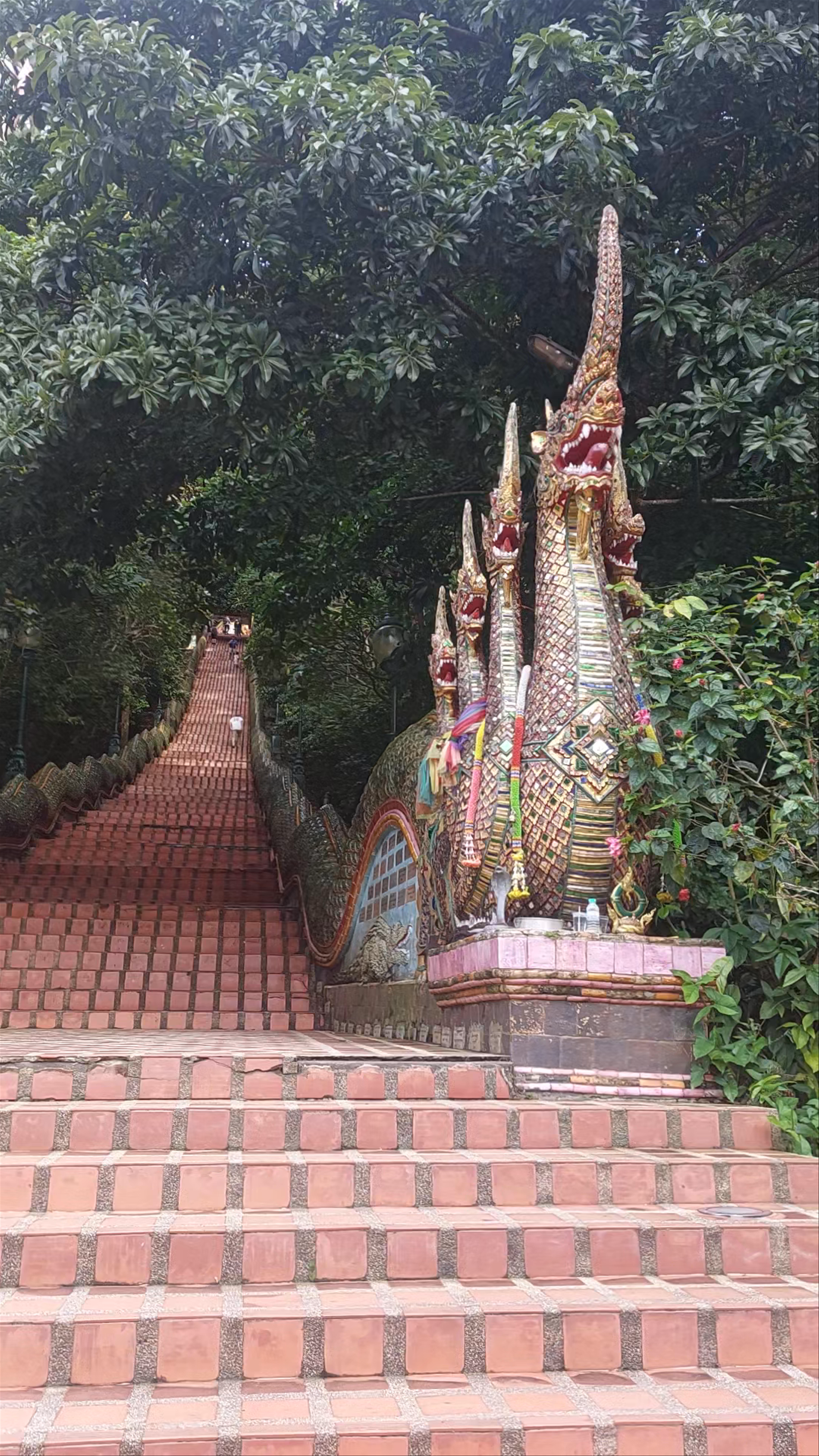 Wat Phrathat Doi Suthep: Stairway to Spiritual Majesty in Chiang Mai