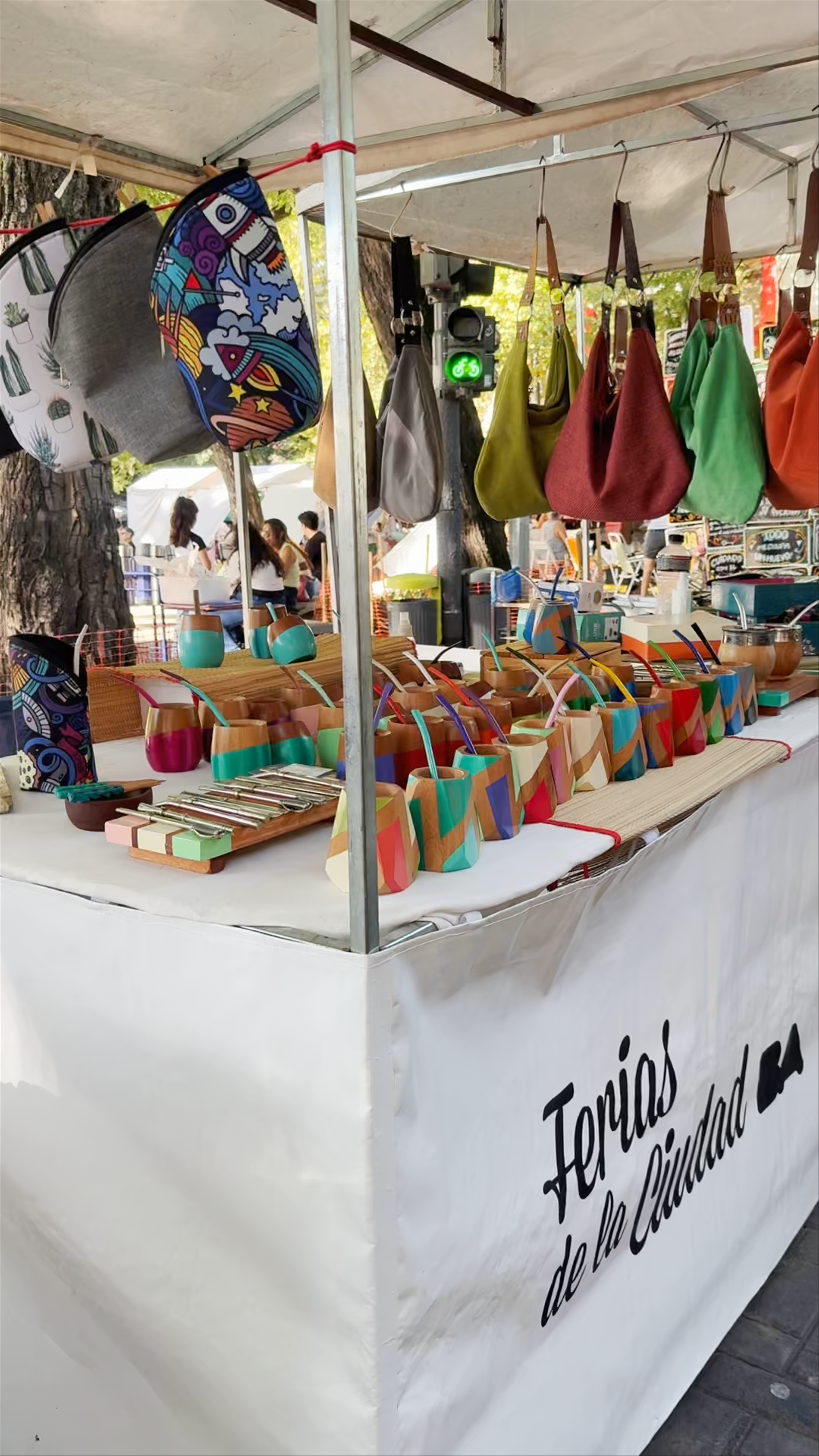 Plaza Serrano Market: Vibrant Artisan Scene in Buenos Aires
