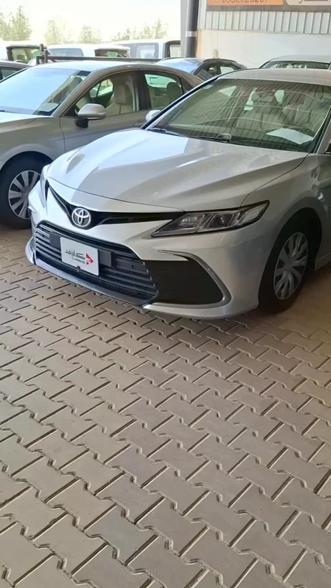تويوتا كامري LE 2023