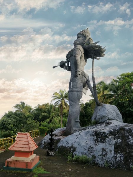 Photo of Anjaneya statue ezhi