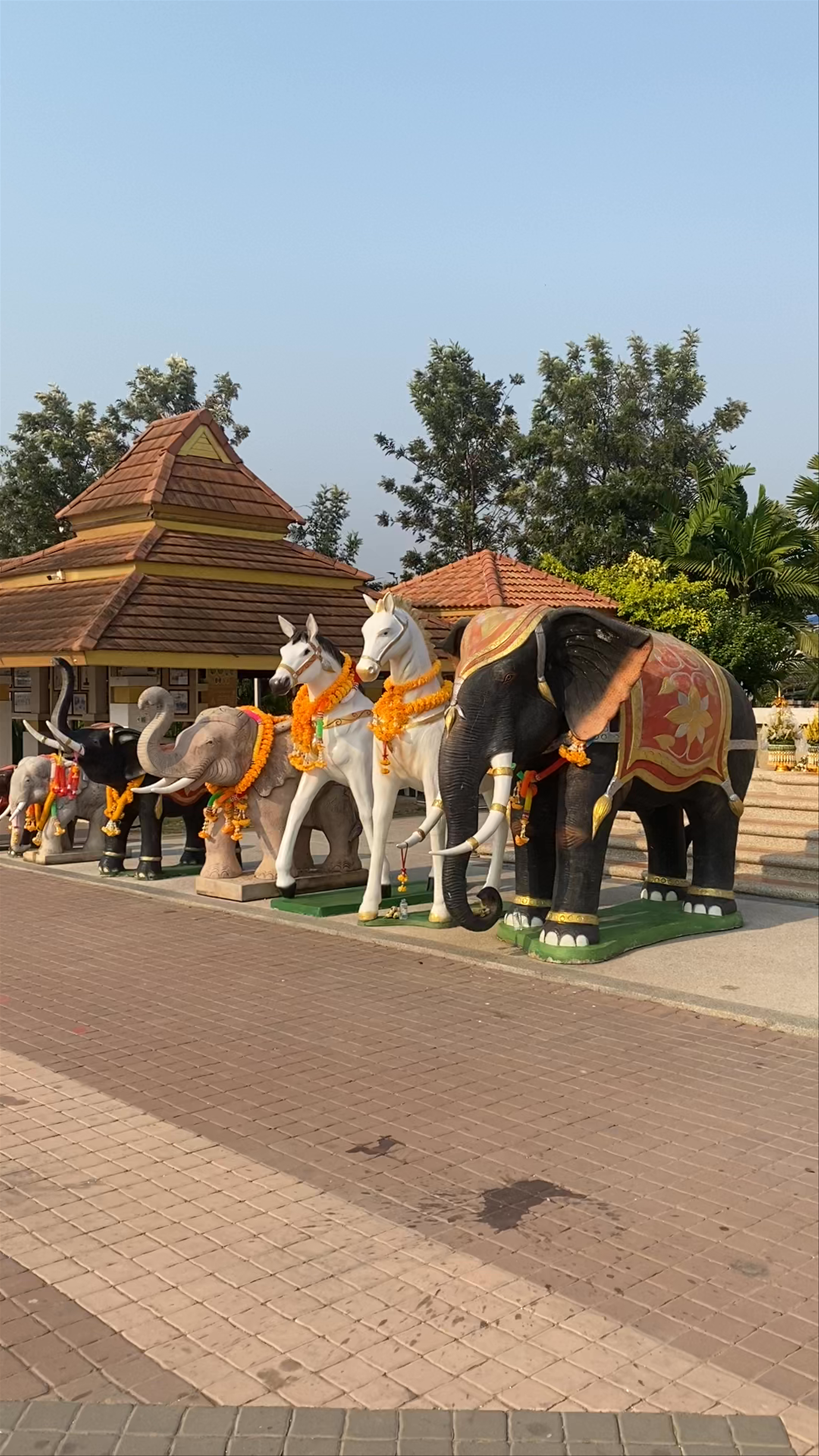 Pho Khun Ngam Muang Monument