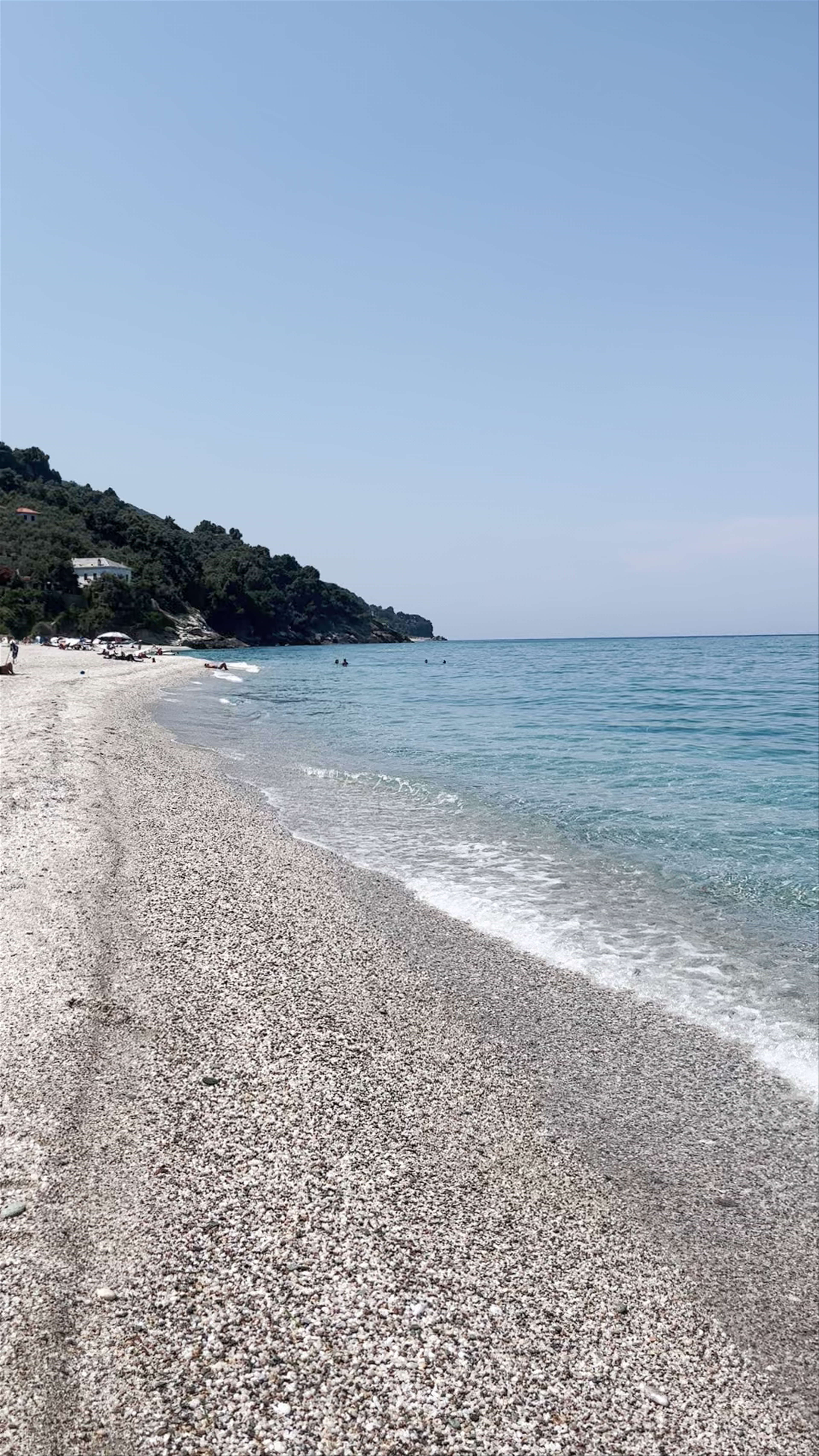Παρίσαινα Beach: Serene Coastal Escape in Zagora, Greece
