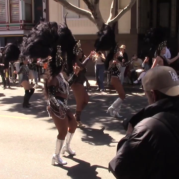 Aquarela Samba Dancers - Aquarela Samba Dancers 2022 San Francisco Carnaval Grand Parade - Dance Studios Near Me - Berkeley, California