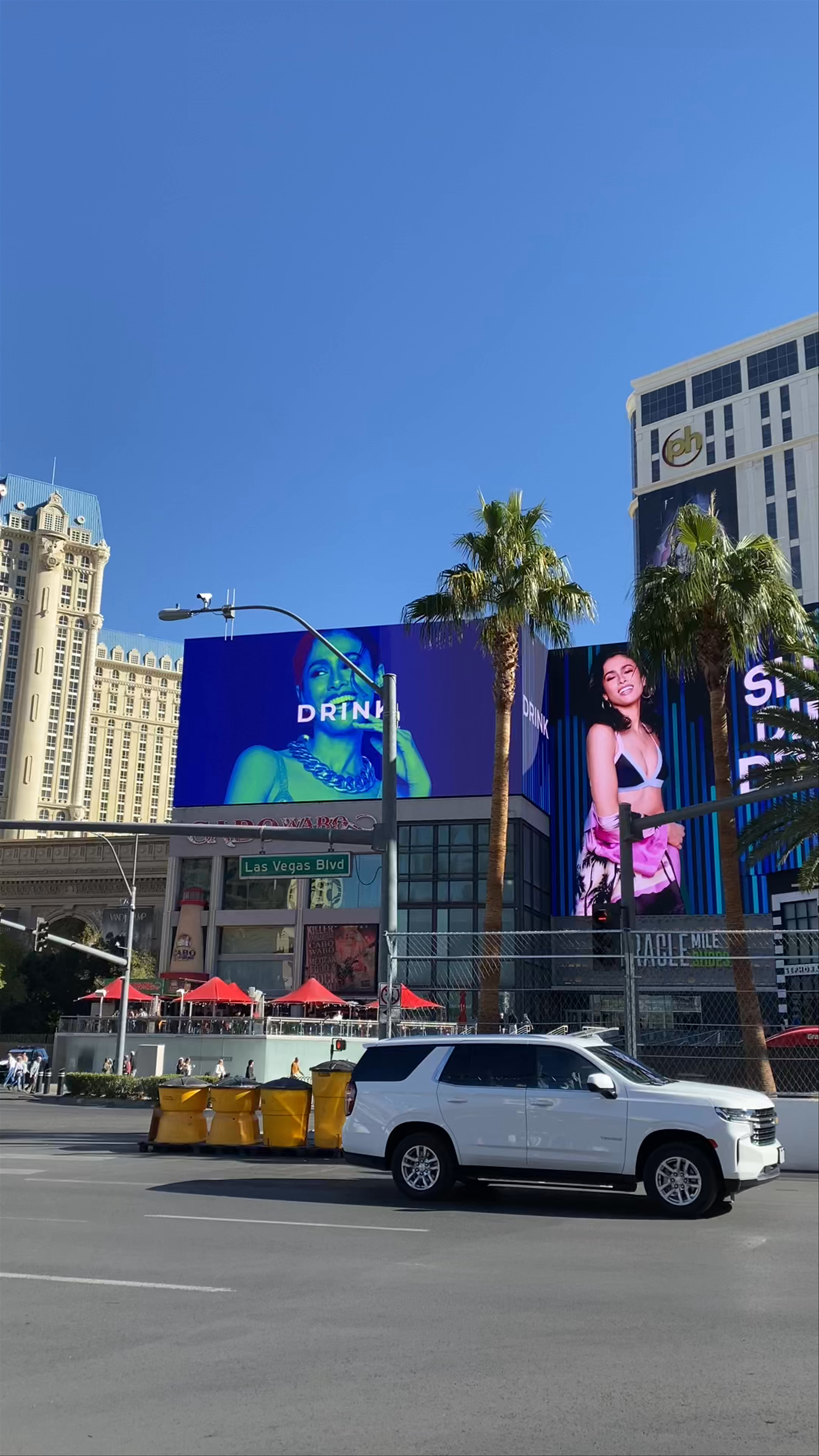 Vibrant Daytime Views of the Las Vegas Strip at Paris Hotel & Casino