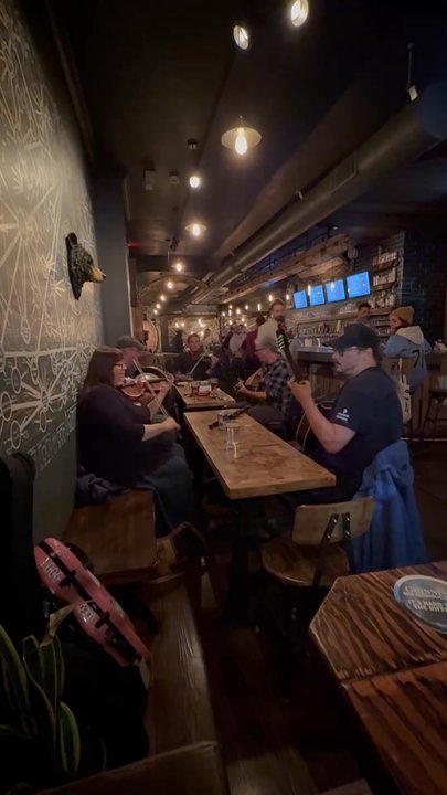 Pomeroy - Irish Music Jam - Wine Bars Near Me - Milwaukee, Wisconsin