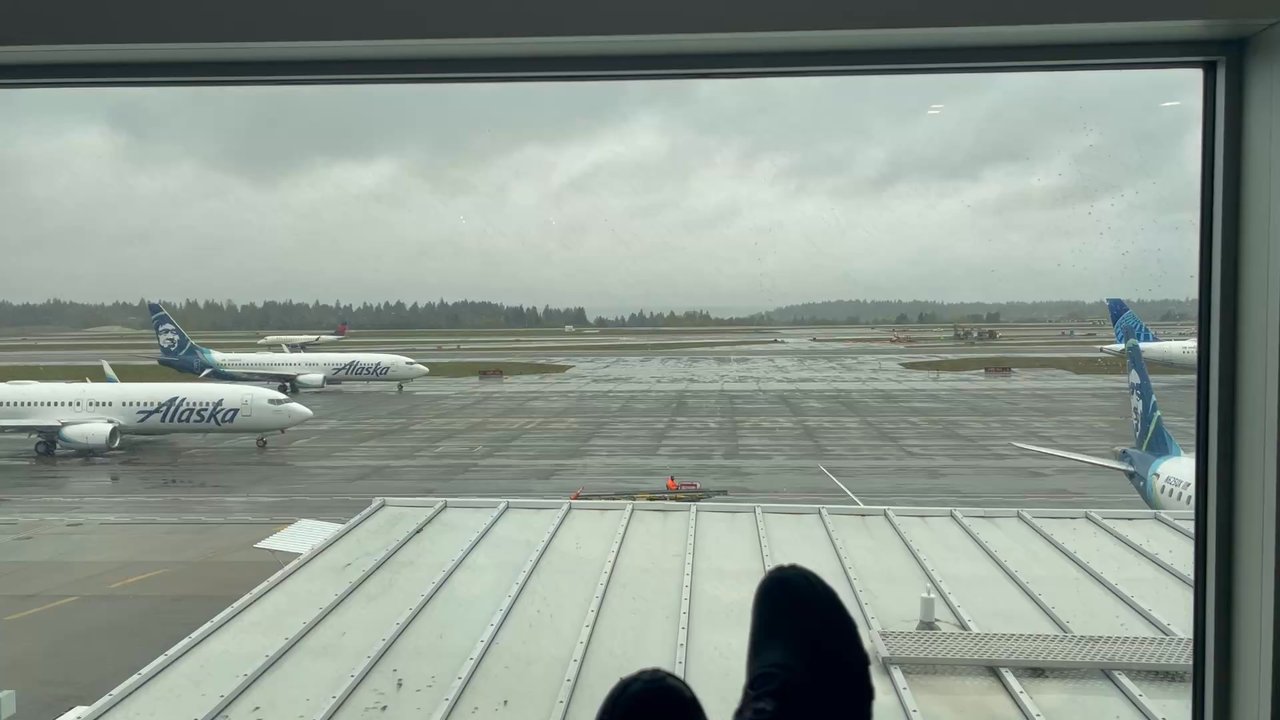 Alaska Lounge - C Concourse - Airport Lounges Near Me - Seattle, Washington