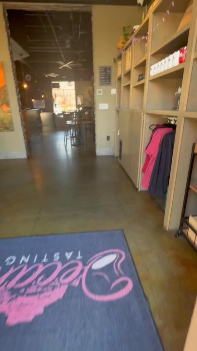 Decanter Tasting Room - Back Entrance - Wine Tasting Room Near Me - Sedona, Arizona