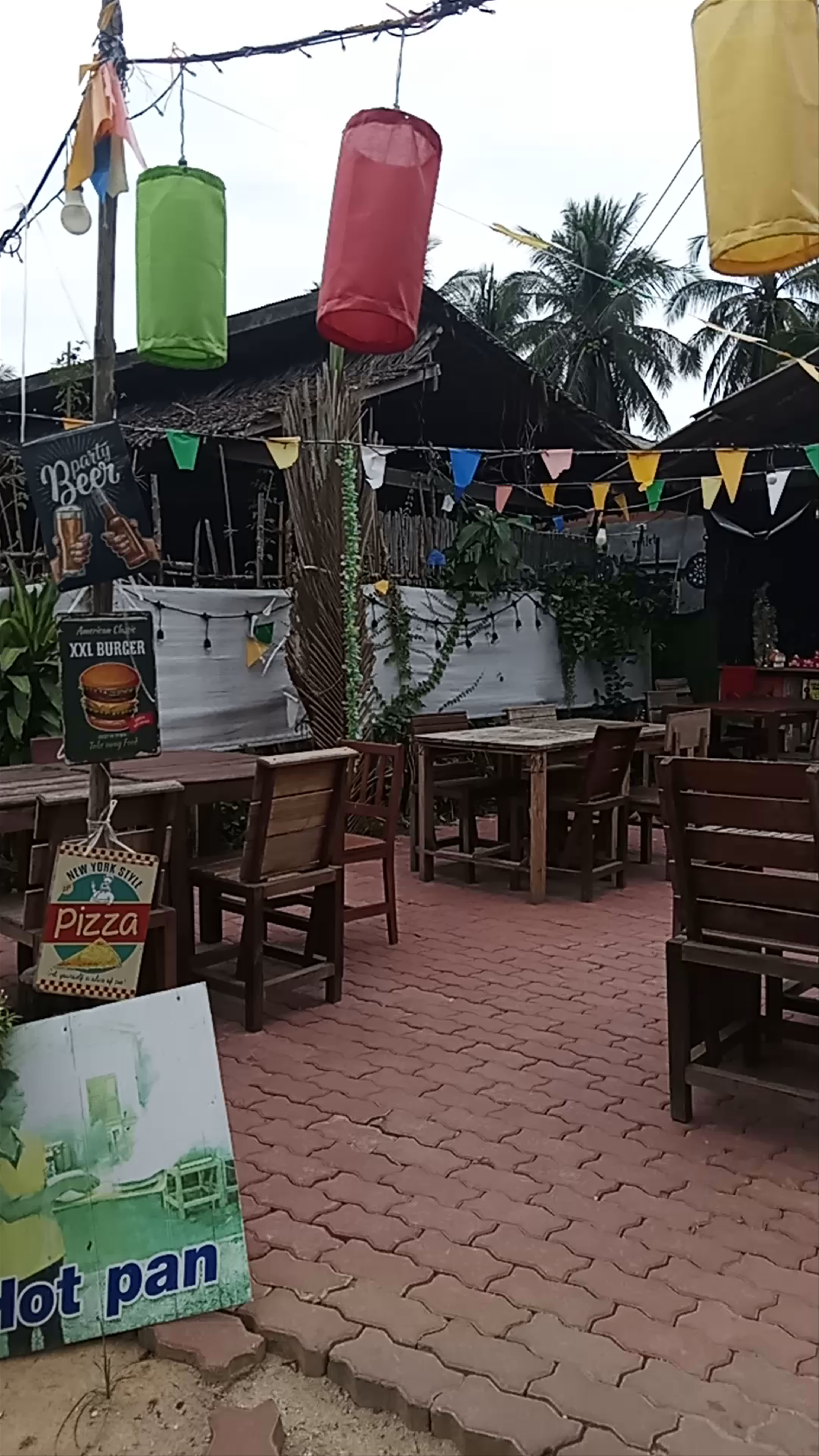 Koh Mook City Center Restaurant & Bar: Tropical Dining in Ko Libong, Thailand