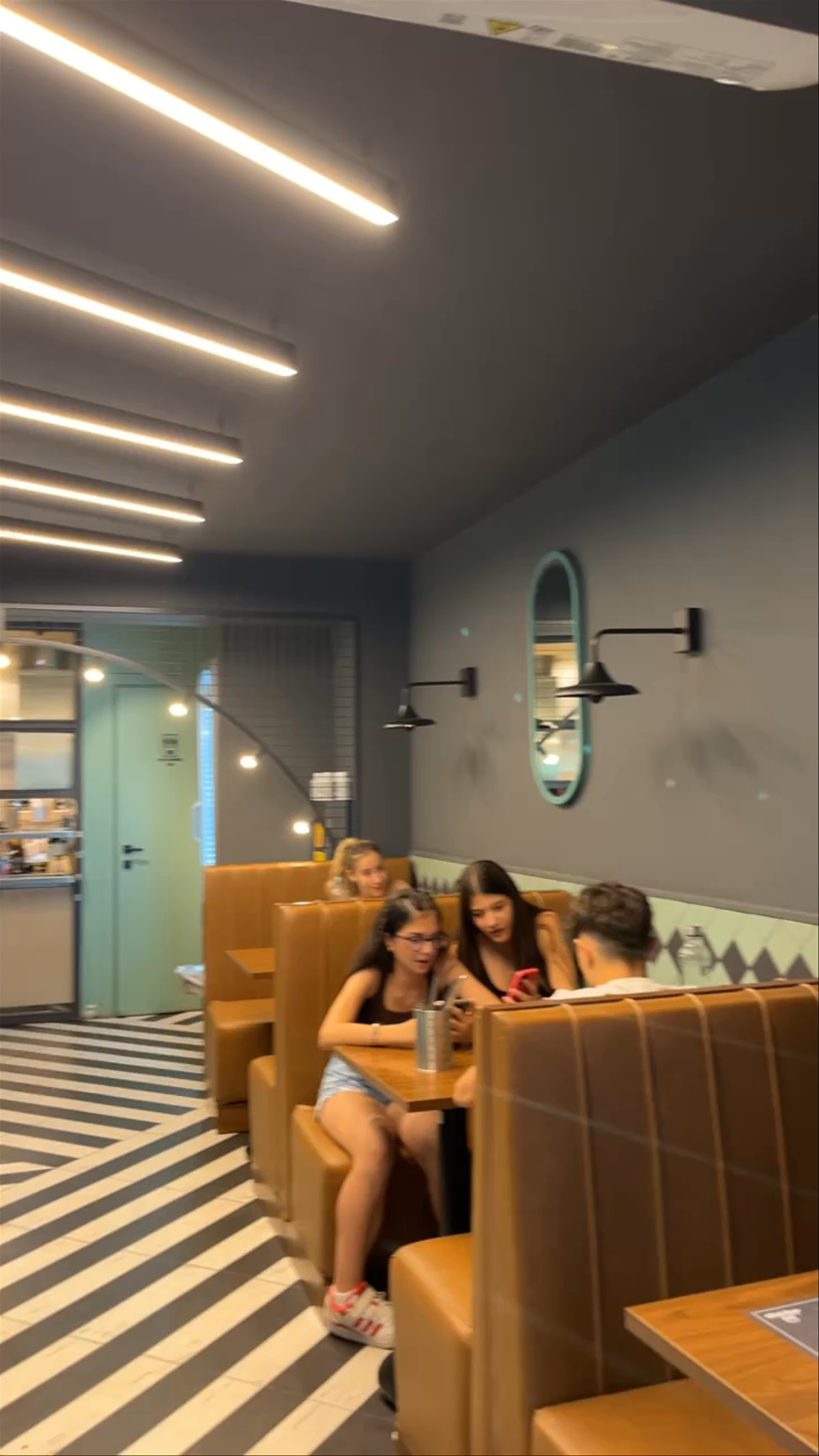 Delicious Karaoli ke Dimitriou: Cozy Dining Experience in Evosmos, Thessaloniki