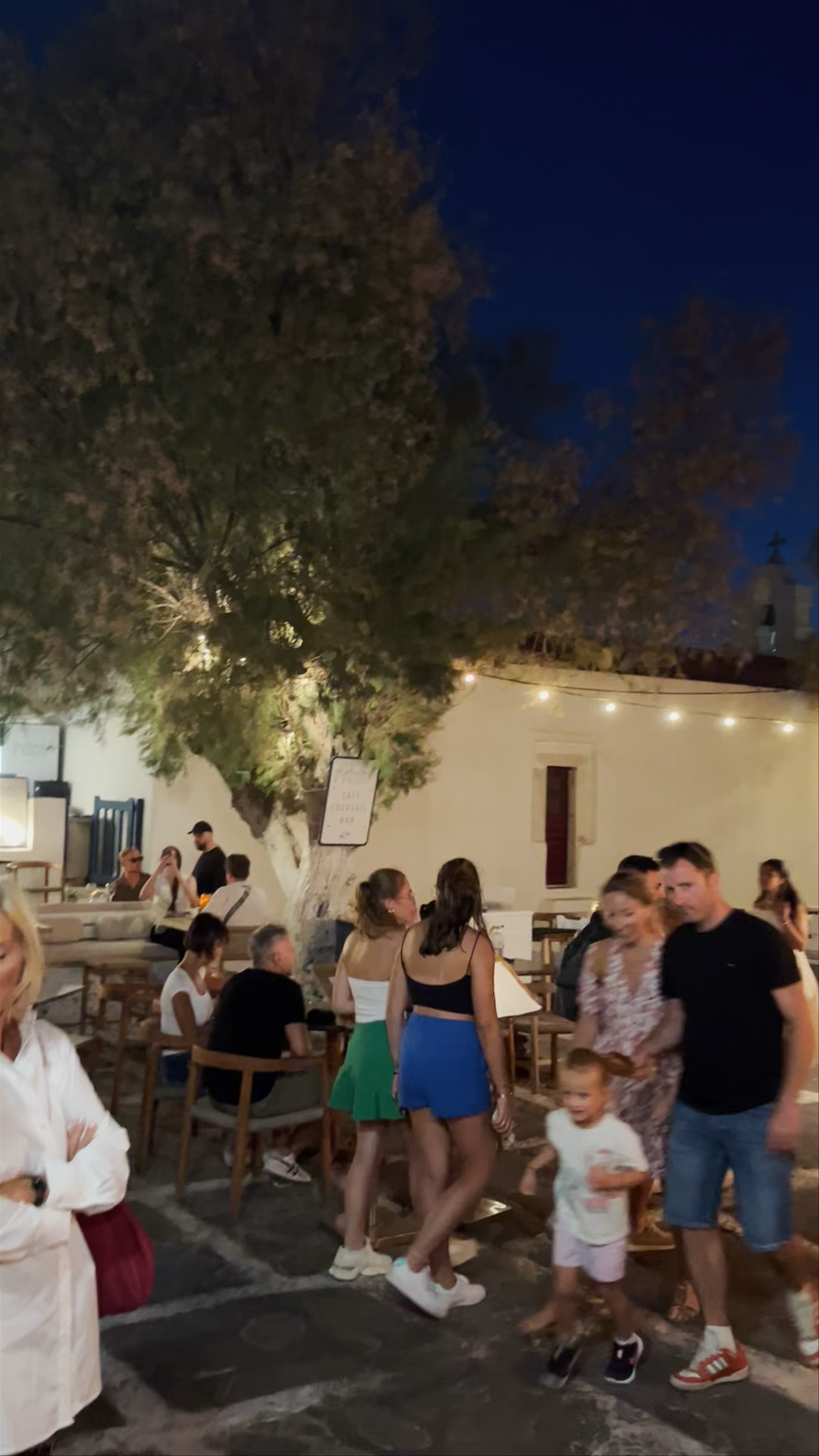Nightlife Vibes at Nice N Easy, Mykonos - A Bustling Mediterranean Experience