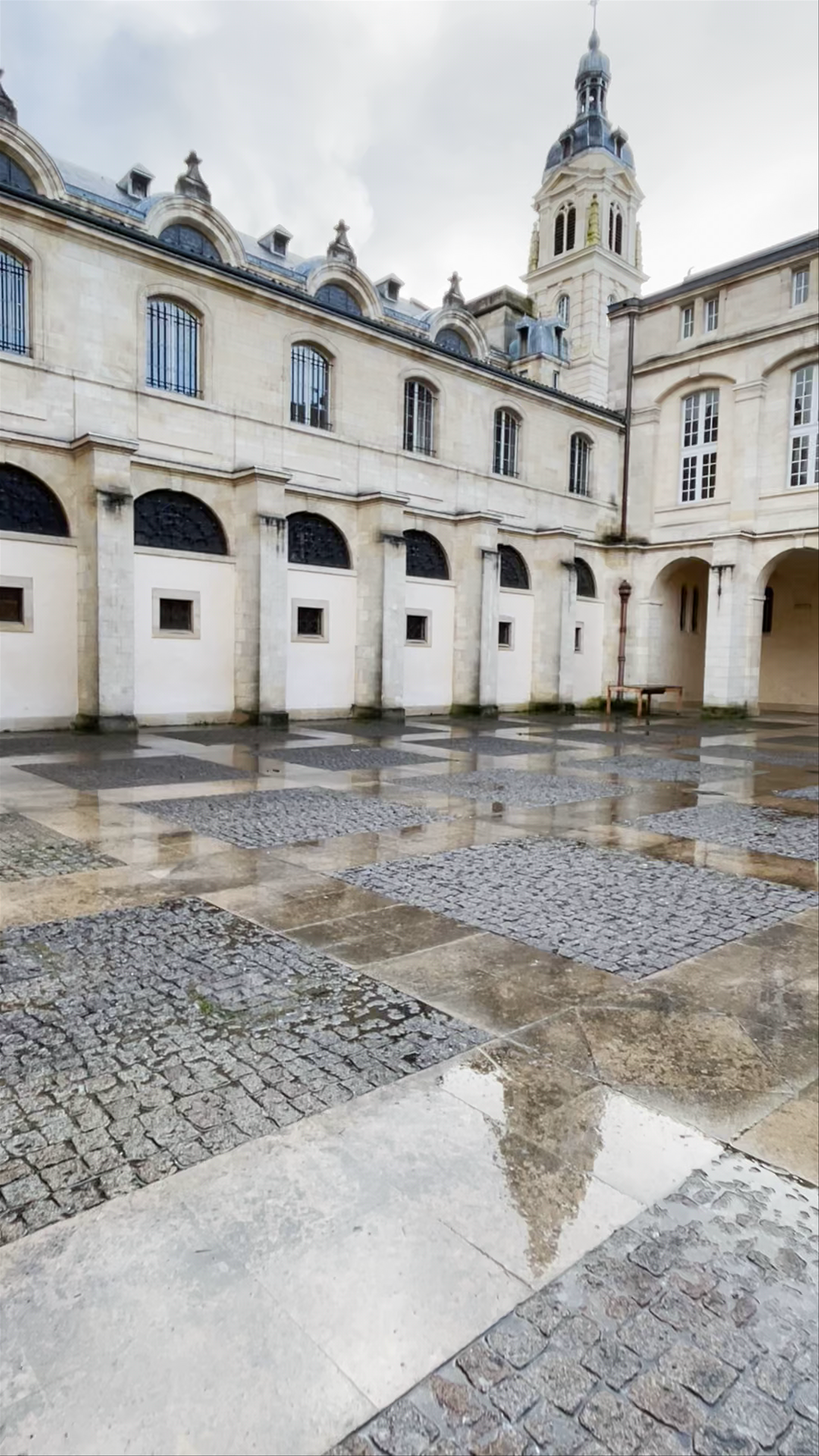 Cour Mably - Historic Hidden Gem in Bordeaux, France