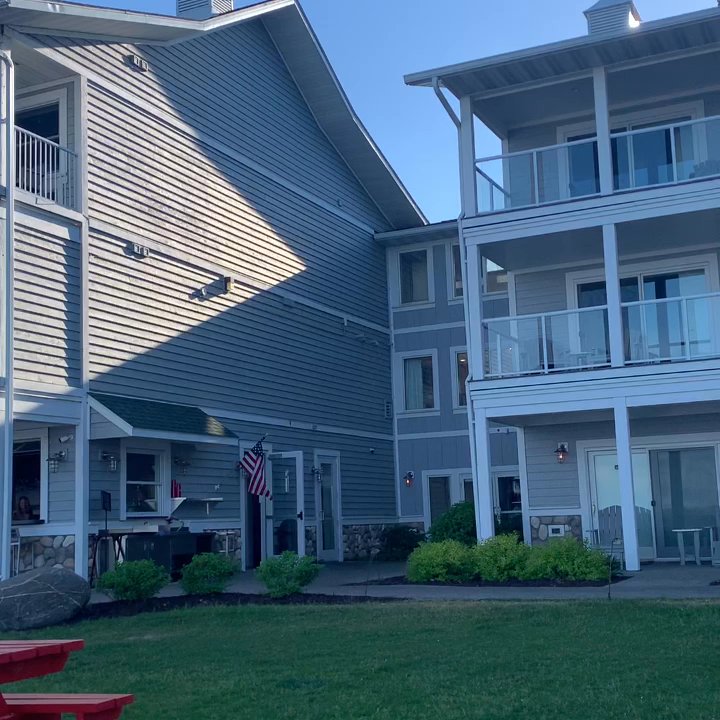 Quarterdeck Resort - Resorts Near Me - Nisswa, Minnesota