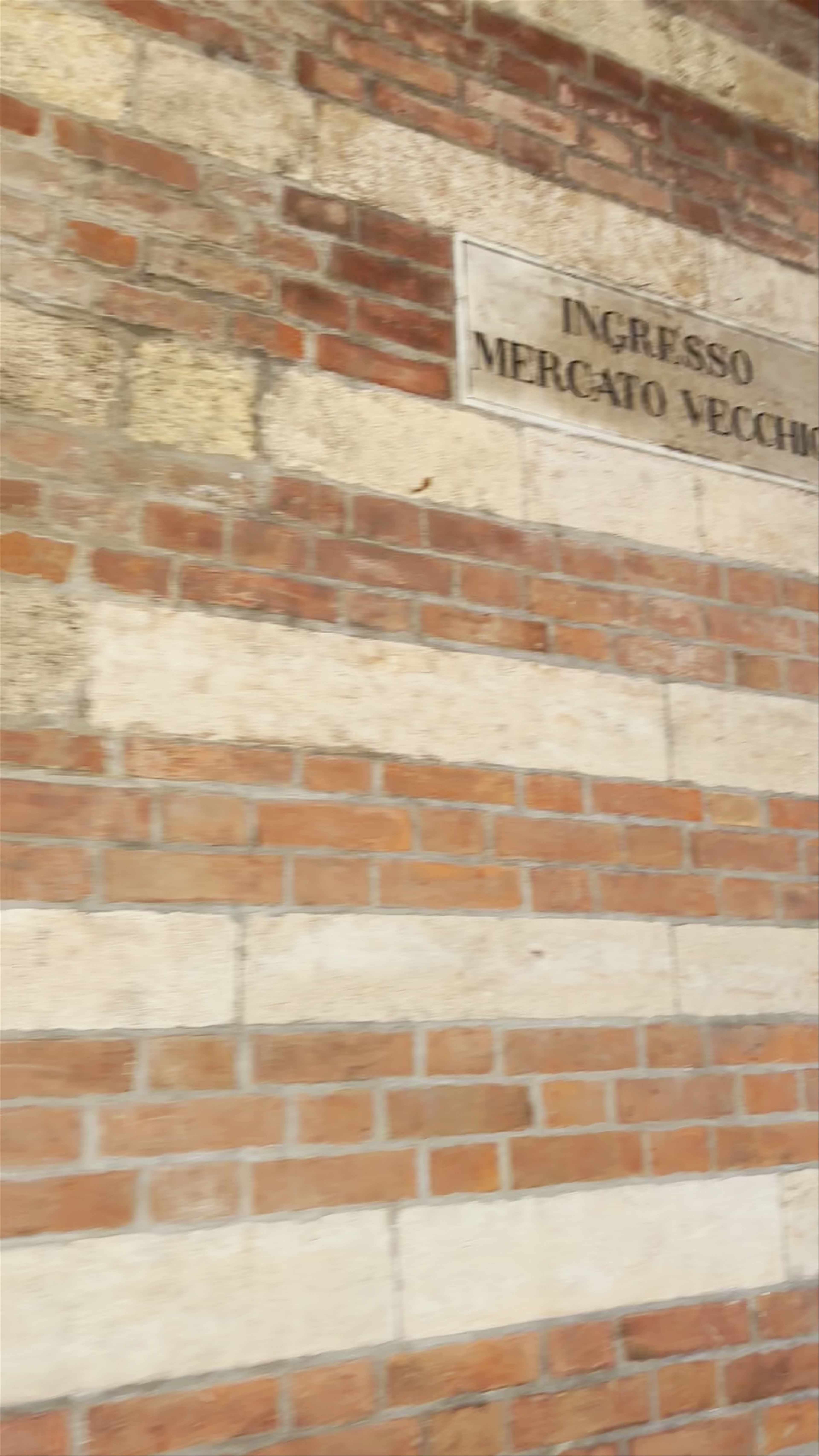 Cortile del Mercato Vecchio: Historic Heart of Verona