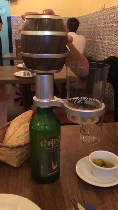 La Cebada Casa Antonio - Aerating the cider, inch by inch - Tapas Bars Near Me - Madrid, M