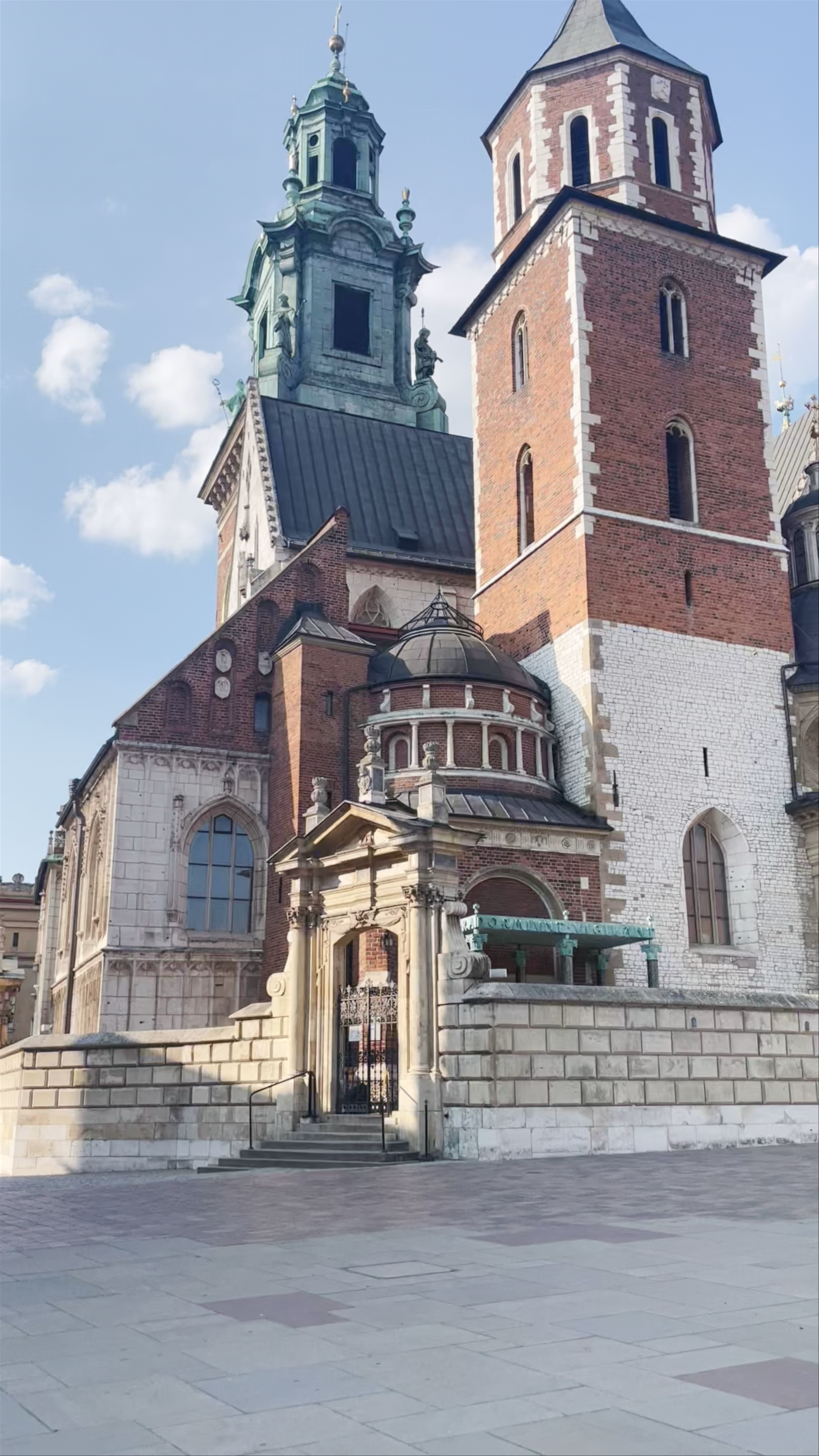 Wawel Royal Castle: Majestic Heritage of Kraków