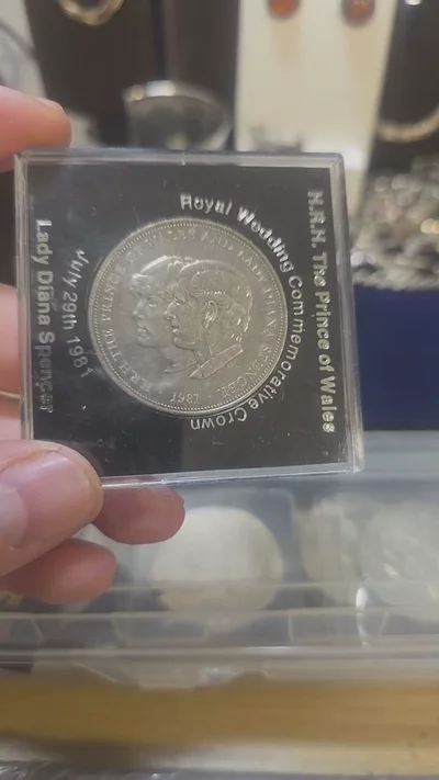 £3). Charles and Diana Commemorative Coin  image 1