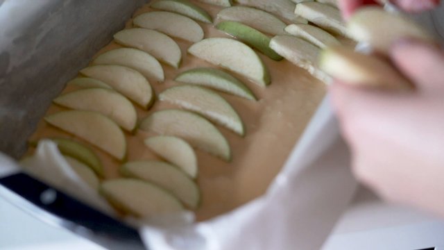 Making apple pie